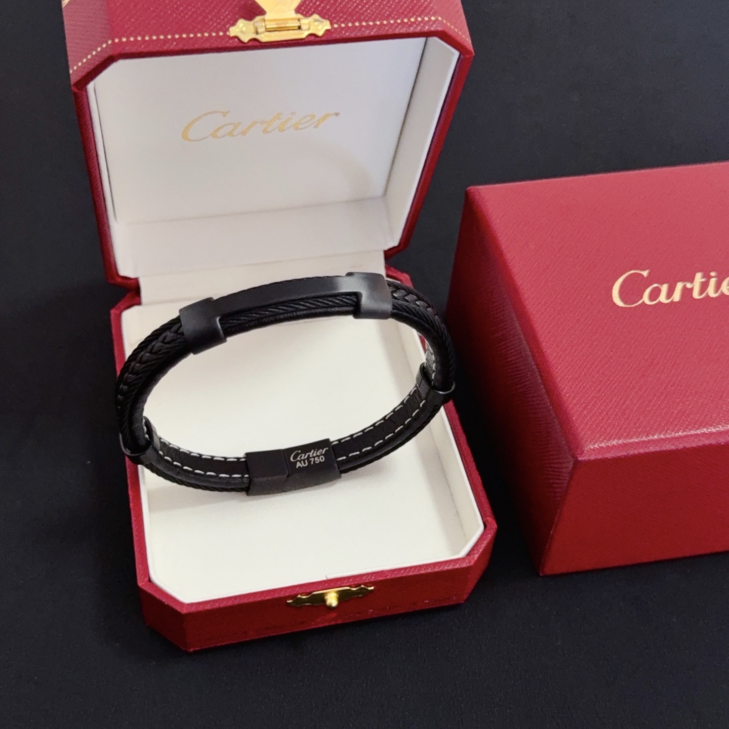 NO:583682,Cartier leather cord bracelet, high-end customized version, classic and fashionable style, reconstructing the aesthetics of love with sharp lines!  Breaking the rules, the diamond-encrusted design actually achieves the ceiling of high-end sense - no need for flashy accumulation, love should be as pure as ever. Cartier is loved by many celebrities and Internet celebrities. The Leopard series bracelet is absolutely an eternal classic, and it is not limited to men and women, and there is no age limit!  Wear it and you will be the center of attention!  , jewelry boutique, cartier, bracelet19860909卡地亚皮绳手镯 高端定制版本 经典而时尚风格 用凌厉线条重构爱情美学！打破常规,镶嵌钻设计反而成就高级感天花板——无需浮华堆砌,爱本应纯粹如初 卡地亚受众多明星网红的爱戴 豹子系列手镯 绝对是永恒经典 而且男女不限 年龄不限 ！戴上它你就是焦点！,饰品精品,cartier,bracelet,Jewelry