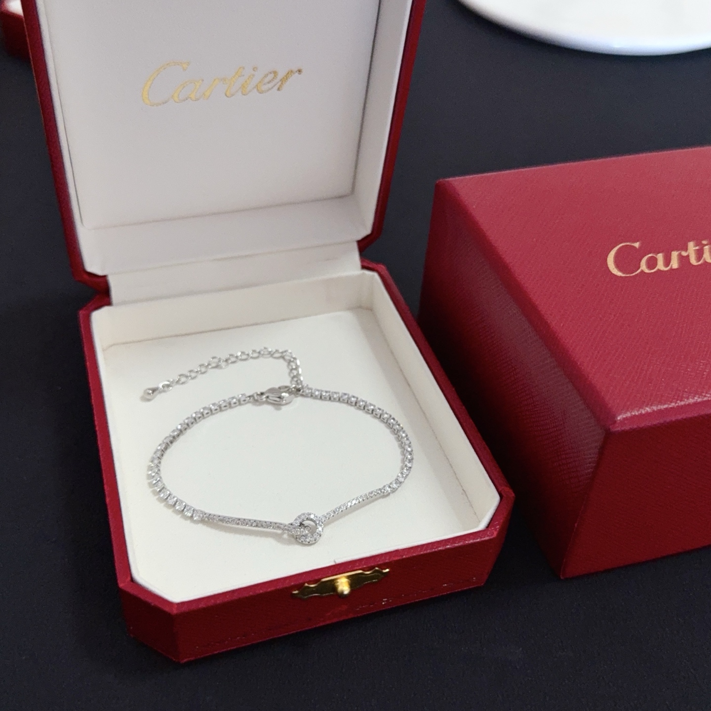 NO:575834,Cartier bracelet, high-end customized version, inlaid with diamond craftsmanship, V-gold material, classic and fashionable style, reconstructing the aesthetics of love with sharp lines!  Breaking the rules, the diamond-encrusted design actually achieves the ceiling of high-end sense - no need for flashy accumulation, love should be as pure as ever. Cartier is loved by many celebrities and Internet celebrities. The Leopard series bracelet is absolutely an eternal classic, and it is not limited to men and women, and there is no age limit!  Wear it and you will be the center of attention!  , jewelry boutique,cartier,bracelet,bracelet19860909卡地亚手链 高端定制版本 镶嵌钻工艺 V金材质 经典而时尚风格 用凌厉线条重构爱情美学！打破常规,镶嵌钻设计反而成就高级感天花板——无需浮华堆砌,爱本应纯粹如初 卡地亚受众多明星网红的爱戴 豹子系列手镯 绝对是永恒经典 而且男女不限 年龄不限 ！戴上它你就是焦点！,饰品精品,cartier,bracelet,bracelet,Jewelry