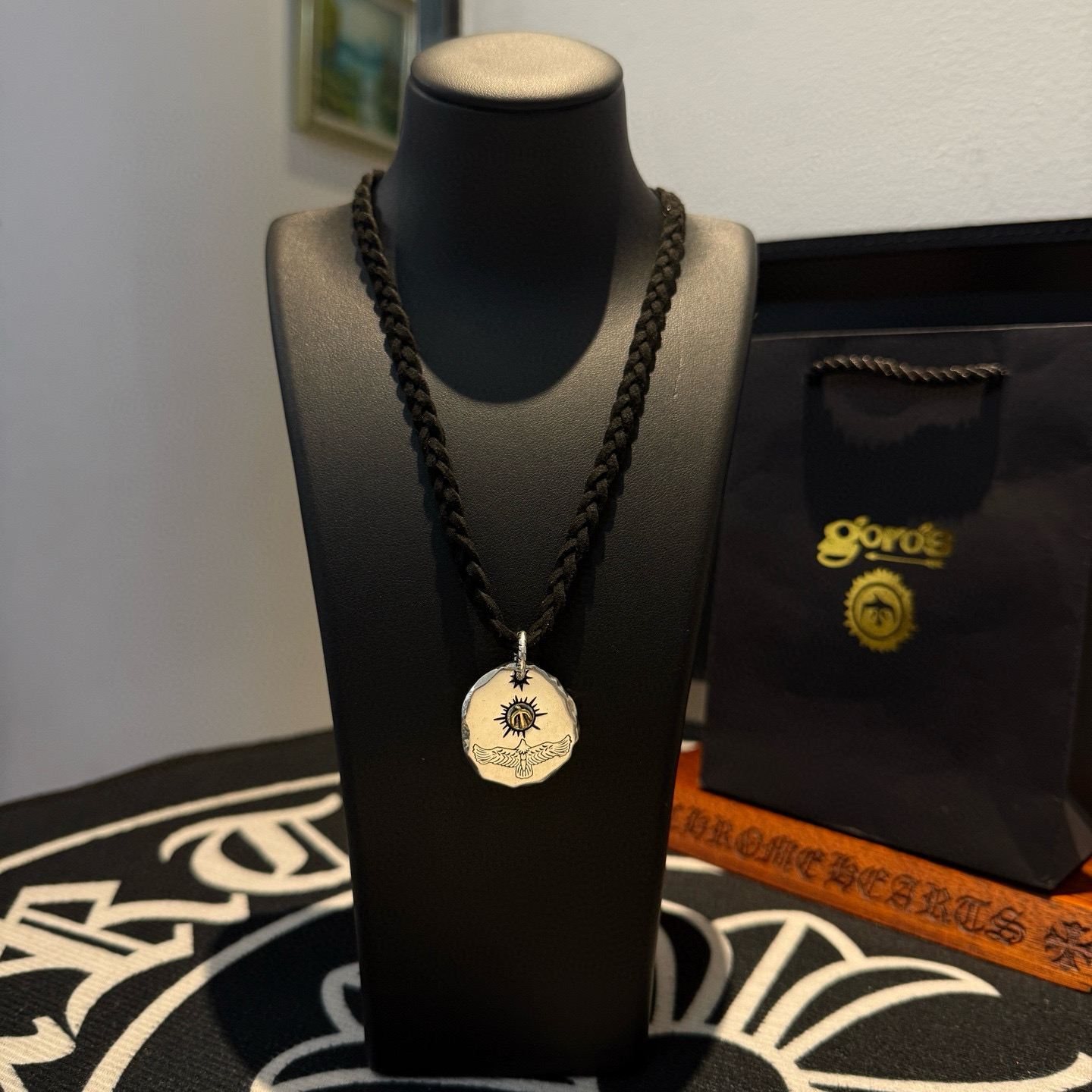 NO:583496,[New product on the shelves] Goro’s Goro Takahashi dotted gold and silver cake leather rope necklace, top version, exclusive photo shoot, focusing on the high-end market, Kuaishou/ins/Xiaohongshu popular model, absolutely different from the ordinary version!  The product details in the pictures are consistent with ZP!  Original production process, exquisite quality, purely handmade ~ Authentic mold opening, trendy and fashionable must-have, can be worn by both men and women, the same style for couples, rock punk Thai silver style, retro elements, trendy and versatile, the same style as the official website, boutique jewelry, necklace19860909【新品上架】Goro’s高桥吾郎点金银饼皮绳项链,顶级版本,认准独家拍摄,主攻高端市场 ,快手/ins/小红书热门款,绝对区别普通版本！图片产品细节与ZP一致！原版制作工艺 精工品质 纯手工打造 ～正品开模潮流时尚必备 男女均可佩戴 情侣款同款 摇滚朋克泰银风格 复古元素 潮流百搭 官网同款,饰品精品,necklace,Jewelry