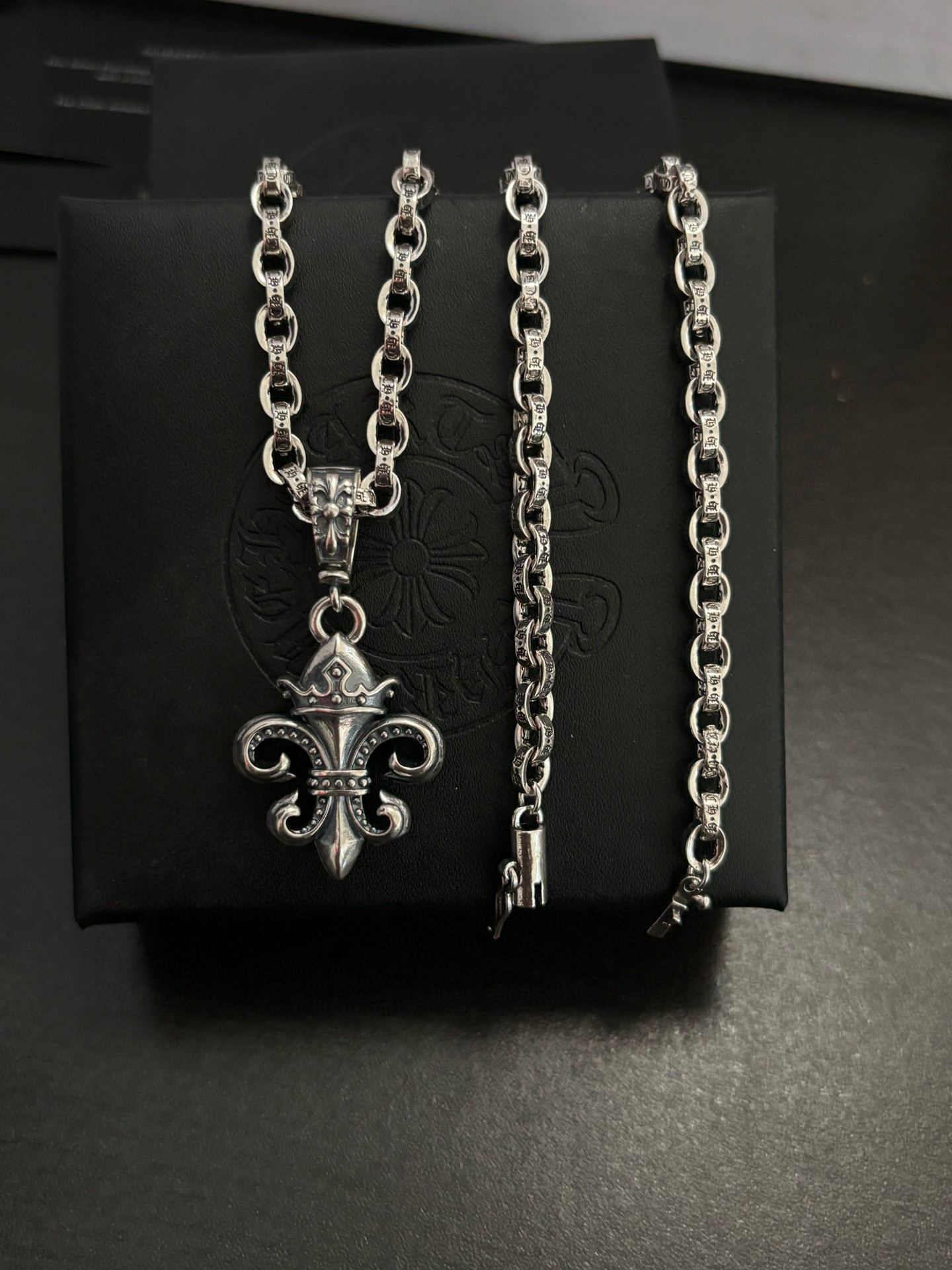 NO:589103,Chrome hearts with the same letter Scout flower necklace, fine jewelry, chrome hearts, necklace19860909克罗心同款字母童军花项链,饰品精品,chrome hearts,necklace,Jewelry