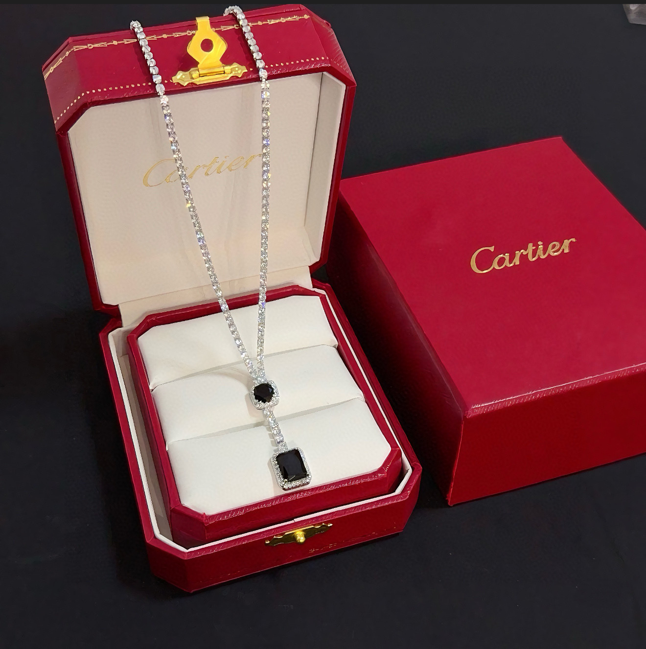 NO:589576,Cartier diamond-encrusted necklace, high-end customized version, diamond-encrusted craftsmanship, V gold material, classic and fashionable style, reconstruct the aesthetics of love with sharp lines!  Breaking the rules, the diamond-encrusted design actually achieves the ceiling of high-end sense - no need for flashy accumulation, love should be as pure as ever. Cartier is loved by many celebrities and Internet celebrities. The Leopard series bracelet is absolutely an eternal classic, and it is not limited to men and women, and there is no age limit!  Wear it and you will be the center of attention!  , jewelry boutique,cartier,necklace,bracelet19860909卡地亚镶钻项链 高端定制版本 镶嵌钻工艺 V金材质 经典而时尚风格 用凌厉线条重构爱情美学！打破常规,镶嵌钻设计反而成就高级感天花板——无需浮华堆砌,爱本应纯粹如初 卡地亚受众多明星网红的爱戴 豹子系列手镯 绝对是永恒经典 而且男女不限 年龄不限 ！戴上它你就是焦点！,饰品精品,cartier,necklace,bracelet,Jewelry