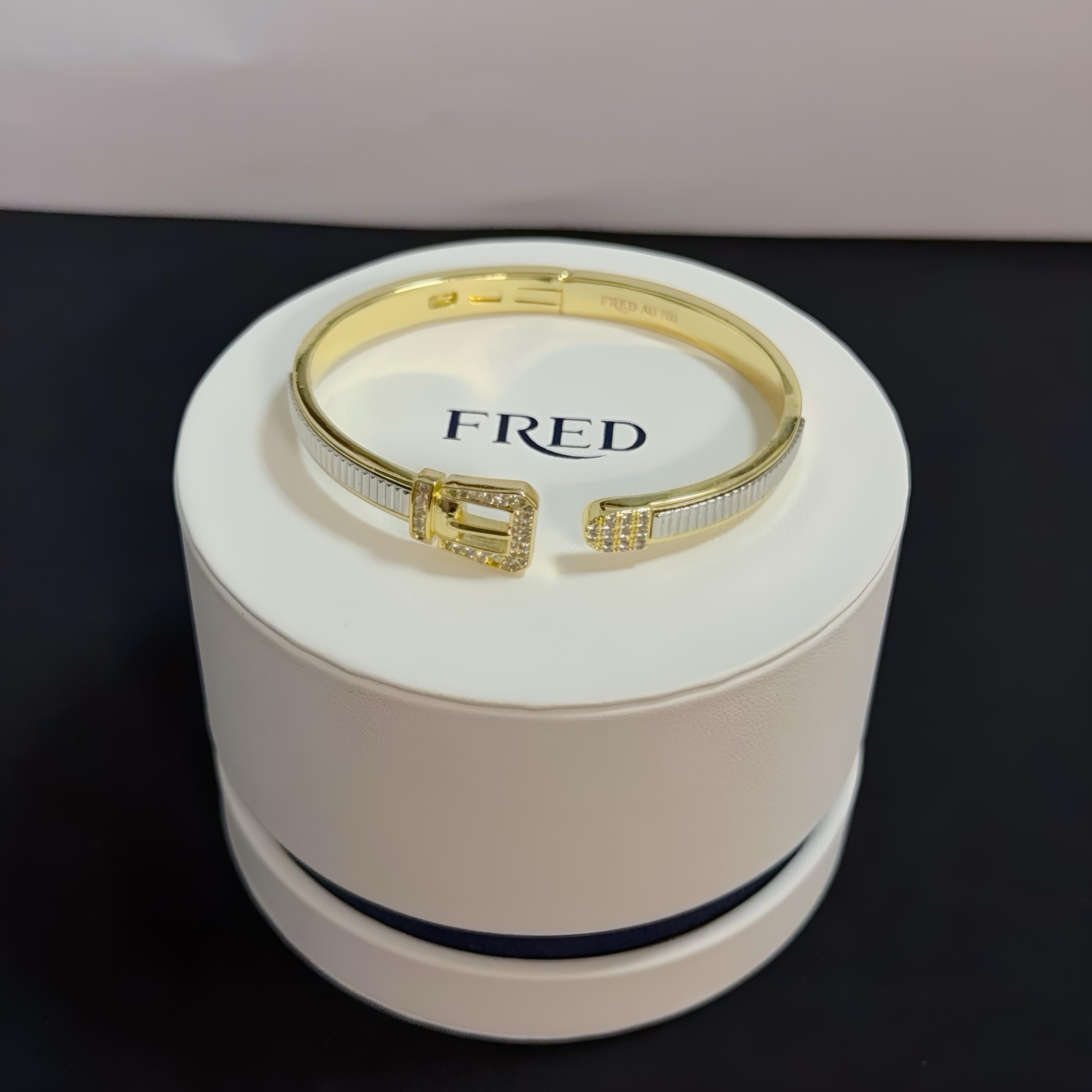 NO:589600,Batch Popular Frederic diamond-filled horseshoe buckle bracelet, classic and versatile, a must-have item for fashionistas, fashionable and exquisite, 11 pairs of customized versions, thickened 18k electroplating process, very versatile!  !  silver gold, fine jewelry, bracelet19860909批 火爆 费雷德满钻马蹄扣手镯,经典百搭,网红达人 时尚一族备必单品时尚精致,11对版定制,加厚电镀18k工艺,上手效果非常百搭！！银色 金色,饰品精品,bracelet,Jewelry