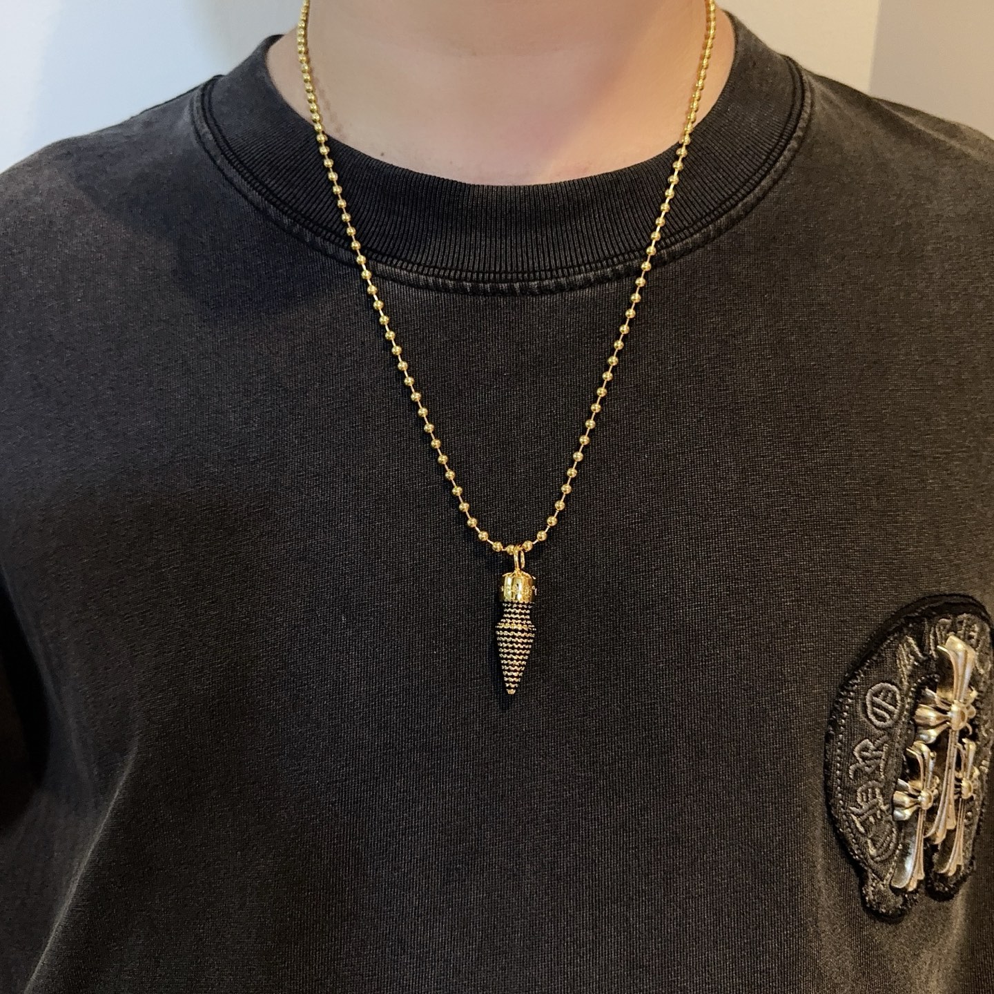 NO:589134,New [counter quality] Chrome Hearts Classic Necklace, Bullet Pendant, Concave and Concave Shapes, Different Pattern Design Styles, Presenting a Distinctive Cross, Scout Flower is Chrome Hearts' Emblem, So It's More Enduring, Genuine Patterned Chrome Hearts, Differentiates from Ordinary Light Editions in the Market, Matching Edition, Standard Quality, Look at the Printing Details, Retro-Official Gray Oxygen Level. Seiko Version!  !  !  Purely handmade ~ Authentic open mold fashion essentials. Can be worn by both men and women. Same style for couples. Official website original. Rock punk Thai silver style. Retro elements. Trendy and versatile!  , jewelry boutique, chrome hearts, chrome hearts, necklace19860909新款【专柜品质】Chrome Hearts克罗心经典项链 子弹头吊坠 凹凸造型不同的花纹设计风格 呈现出与众不同 十字架 童军花是克罗心的志 所以更经久不衰 正品打版Chrome Hearts克罗心 区别市场普通轻版 对版对标品质 看字印细节 复古做旧灰氧程度.精工版本！！！ 纯手工打造 ～正品开模潮流时尚必备 男女均可佩戴 情侣同款 官网原版 摇滚朋克泰银风格 复古元素 潮流百搭！,饰品精品,chrome hearts,chrome hearts,necklace,Jewelry