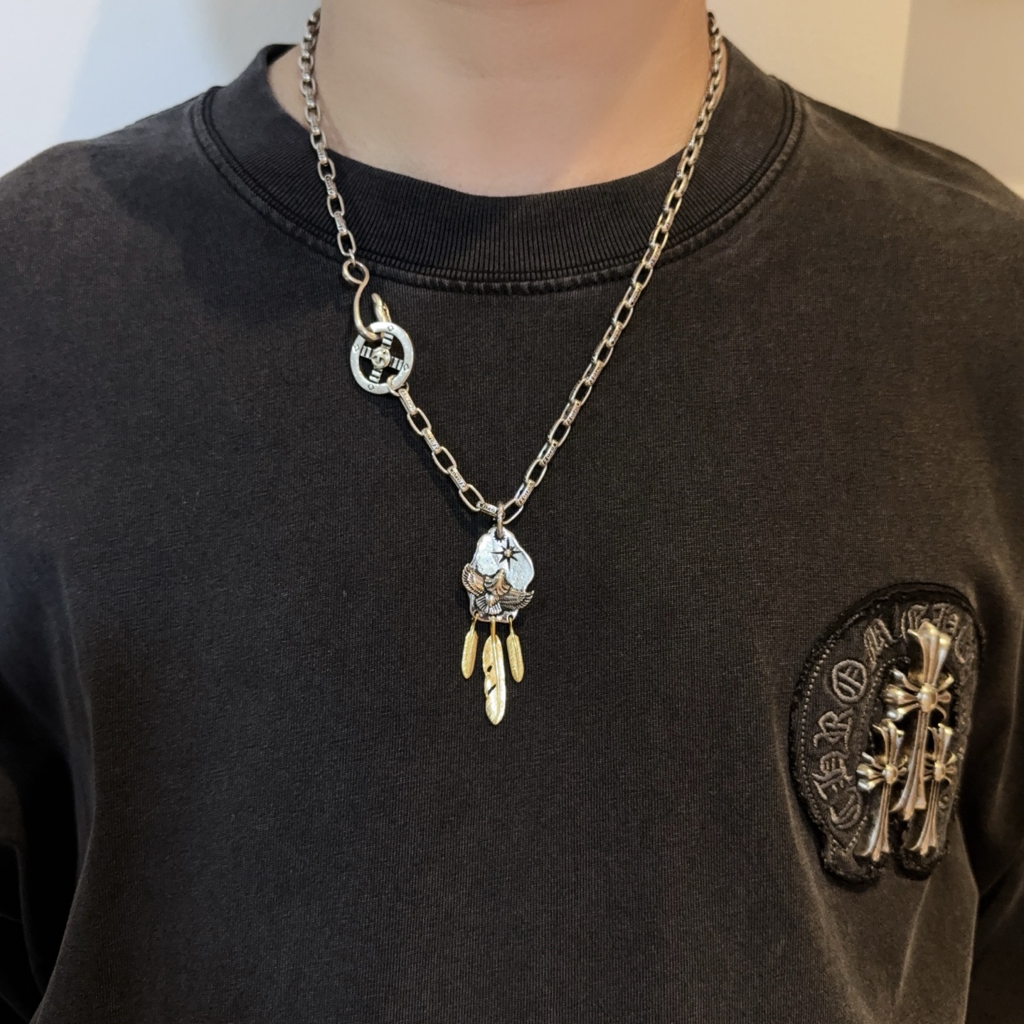 NO:589162,[New product on the shelves] Goro’s Goro Takahashi necklace, the top version, exclusive photo shoot, focusing on the high-end market, popular model on Kuaishou/ins/Xiaohongshu, absolutely different from the ordinary version!  The product details in the pictures are consistent with ZP!  Original production process, exquisite quality, purely handmade ~ Authentic mold opening, trendy and fashionable must-have, can be worn by both men and women, the same style for couples, rock punk Thai silver style, retro elements, trendy and versatile, the same style as the official website, boutique jewelry, necklace19860909【新品上架】Goro’s高桥吾郎项链,顶级版本,认准独家拍摄,主攻高端市场 ,快手/ins/小红书热门款,绝对区别普通版本！图片产品细节与ZP一致！原版制作工艺 精工品质 纯手工打造 ～正品开模潮流时尚必备 男女均可佩戴 情侣款同款 摇滚朋克泰银风格 复古元素 潮流百搭 官网同款,饰品精品,necklace,Jewelry