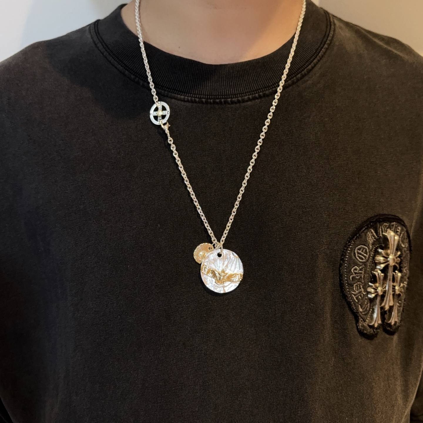 NO:589188,[New product on the shelves] Goro’s Goro Takahashi necklace, the top version, exclusive photo shoot, focusing on the high-end market, popular model on Kuaishou/ins/Xiaohongshu, absolutely different from the ordinary version!  The product details in the pictures are consistent with ZP!  Original production process, exquisite quality, purely handmade ~ Authentic mold opening, trendy and fashionable must-have, can be worn by both men and women, the same style for couples, rock punk Thai silver style, retro elements, trendy and versatile, the same style as the official website, boutique jewelry, necklace19860909【新品上架】Goro’s高桥吾郎项链,顶级版本,认准独家拍摄,主攻高端市场 ,快手/ins/小红书热门款,绝对区别普通版本！图片产品细节与ZP一致！原版制作工艺 精工品质 纯手工打造 ～正品开模潮流时尚必备 男女均可佩戴 情侣款同款 摇滚朋克泰银风格 复古元素 潮流百搭 官网同款,饰品精品,necklace,Jewelry