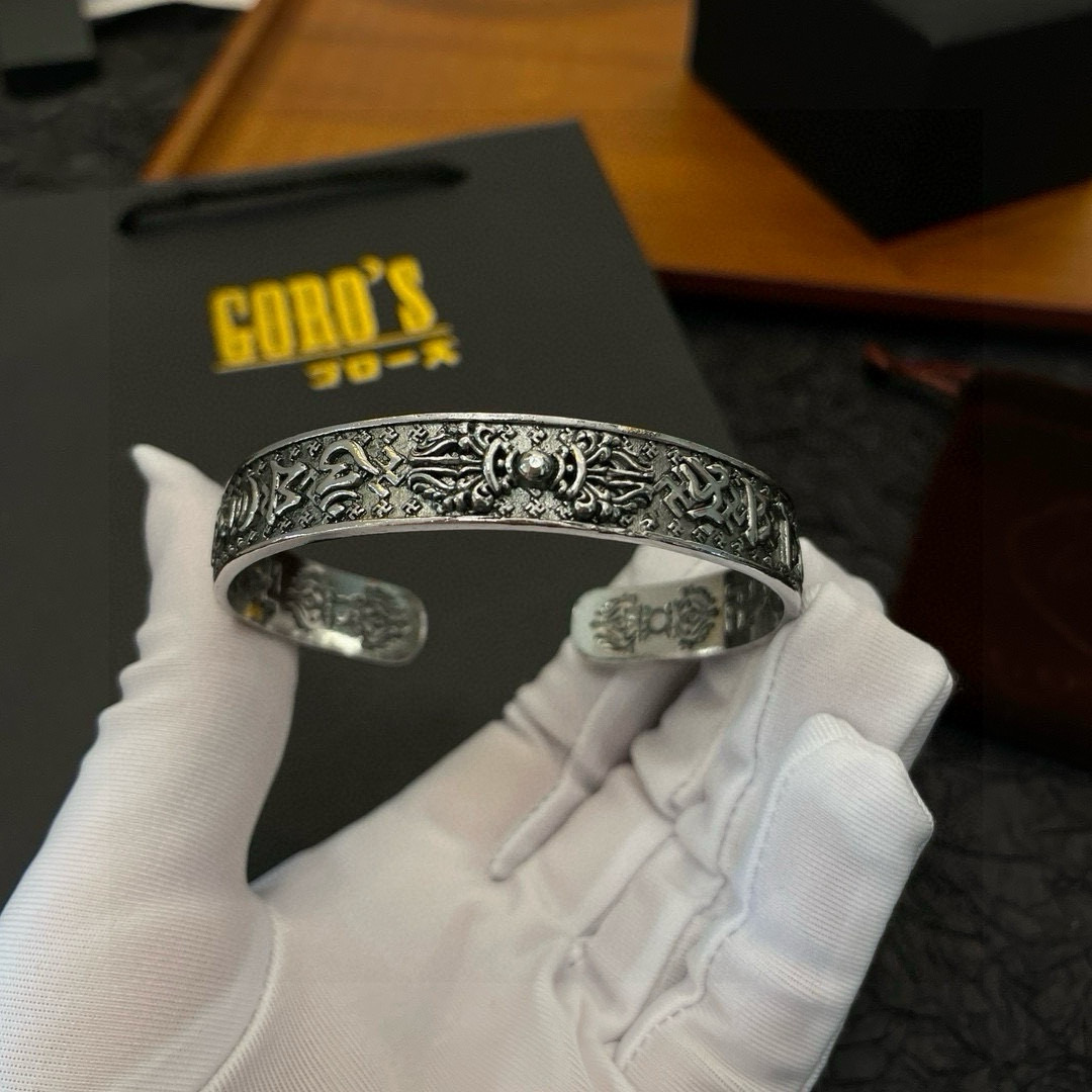 NO:589197,Batch [New Product Arrival] Goro’s Goro Takahashi Retro Bracelet, the top version, be sure to take exclusive photos, focus on the high-end market, absolutely different from the ordinary version!  The product details in the pictures are consistent with ZP!  Original production process, exquisite quality, purely handmade ~ Authentic open mold, fashionable must-have, can be worn by both men and women, same style for couples, rock punk Thai silver style, retro elements, trendy and versatile, same style as the official website, boutique jewelry, bracelet19860909批【新品上架】Goro’s高桥吾郎复古手镯 顶级版本 认准独家拍摄 主攻高端市场 绝对区别普通版本！图片产品细节与ZP一致！原版制作工艺 精工品质 纯手工打造 ～正品开模潮流时尚必备 男女均可佩戴 情侣款同款 摇滚朋克泰银风格 复古元素 潮流百搭 官网同款,饰品精品,bracelet,Jewelry