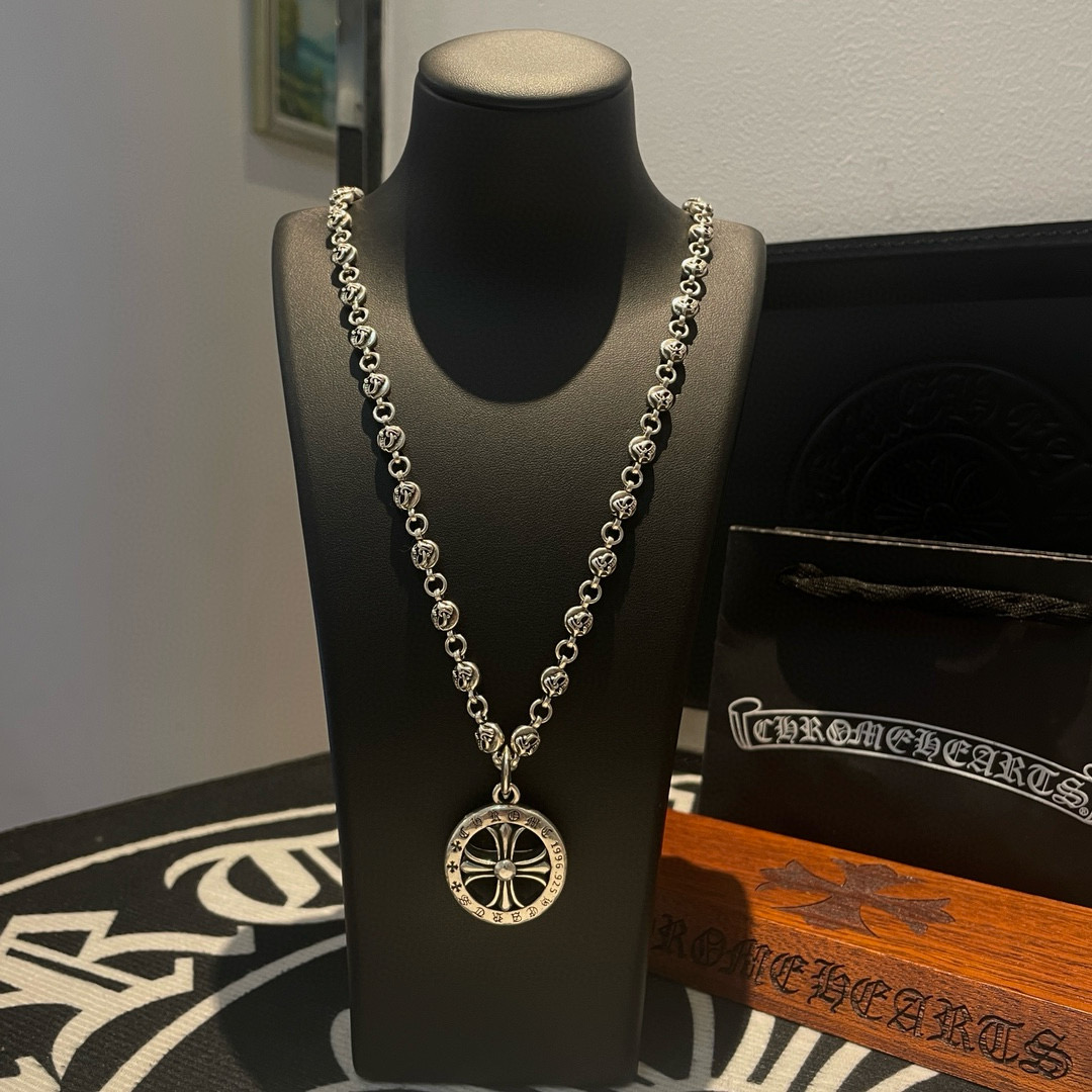 NO:589243,Approved on Douyin/Kuaishou/ins/Xiaohongshu/live broadcast popular, new [counter quality] Chrome Hearts flower ball necklace, round cross pendant, different pattern design styles with concave and convex shapes, showing a distinctive cross. The Scout flower is the symbol of Chrome Hearts, so it is more durable. Genuine plate-printed Chrome Hearts distinguishes the ordinary light version in the market. Match the standard quality. Look at the printing details. The degree of retro gray oxidation. Seiko version!  !  !  Purely handmade ~ Authentic open mold fashion essentials. Can be worn by both men and women. Same style for couples. Official website original. Rock punk Thai silver style. Retro elements. Trendy and versatile!  , jewelry boutique, chrome hearts, chrome hearts, necklace19860909批抖音/快手/ins/小红书/直播热门 ,新款【专柜品质】Chrome Hearts克罗心花球项链 ,圆形十字架吊坠,凹凸造型不同的花纹设计风格 呈现出与众不同 十字架 童军花是克罗心的志 所以更经久不衰 正品打版Chrome Hearts克罗心 区别市场普通轻版 对版对标品质 看字印细节 复古做旧灰氧程度.精工版本！！！ 纯手工打造 ～正品开模潮流时尚必备 男女均可佩戴 情侣同款 官网原版 摇滚朋克泰银风格 复古元素 潮流百搭！,饰品精品,chrome hearts,chrome hearts,necklace,Jewelry