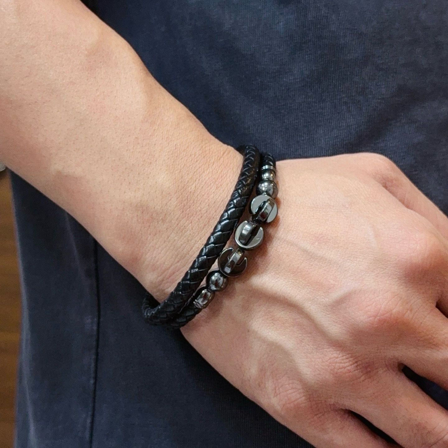 NO:589287,New [counter quality] Chrome Hearts Classic retro leather rope bracelet. The different concave and convex shapes are different in pattern design style. The cross scout flower is the symbol of Chrome Hearts, so it is more durable. Genuine pattern-printed Chrome Hearts distinguishes the ordinary light version in the market. Match the version and benchmark quality. Look at the printing details. The degree of retro gray oxidation. Seiko version!  , jewelry boutique, chrome hearts, chrome hearts, bracelet19860909新款【专柜品质】Chrome Hearts克罗心 经典复古皮绳手镯 凹凸造型不同的花纹设计风格呈现出与众不同 十字架童军花是克罗心的标志 所以更经久不衰 正品打版Chrome Hearts克罗心 区别市场普通轻版 对版对标品质 看字印细节 复古做旧灰氧程度.精工版本！,饰品精品,chrome hearts,chrome hearts,bracelet,Jewelry