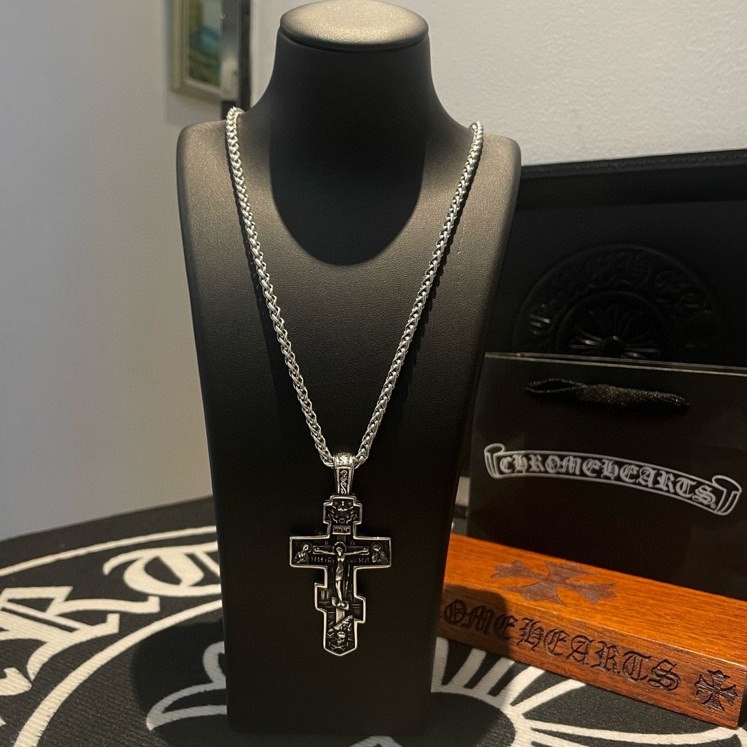 NO:589295,Batch Douyin / Kuaishou / ins / Xiaohongshu / live broadcast popular, new [counter quality] Chrome Hearts necklace, cross pendant, different concave and convex shapes, different pattern design styles, showing a distinctive cross. The Scout flower is the symbol of Chrome Hearts, so it is more durable. Genuine version of Chrome Hearts is different from the ordinary light version in the market. Check the quality of the version. Look at the printing details. The degree of retro gray oxidation. Seiko version!  !  !  Purely handmade ~ Authentic open mold fashion essentials. Can be worn by both men and women. Same style for couples. Official website original. Rock punk Thai silver style. Retro elements. Trendy and versatile!  , jewelry boutique, chrome hearts, chrome hearts, necklace19860909批 抖音/快手/ins/小红书/直播热门 ,新款【专柜品质】Chrome Hearts克罗心项链 ,十字架吊坠,凹凸造型不同的花纹设计风格 呈现出与众不同 十字架 童军花是克罗心的志 所以更经久不衰 正品打版Chrome Hearts克罗心 区别市场普通轻版 对版对标品质 看字印细节 复古做旧灰氧程度.精工版本！！！ 纯手工打造 ～正品开模潮流时尚必备 男女均可佩戴 情侣同款 官网原版 摇滚朋克泰银风格 复古元素 潮流百搭！,饰品精品,chrome hearts,chrome hearts,necklace,Jewelry