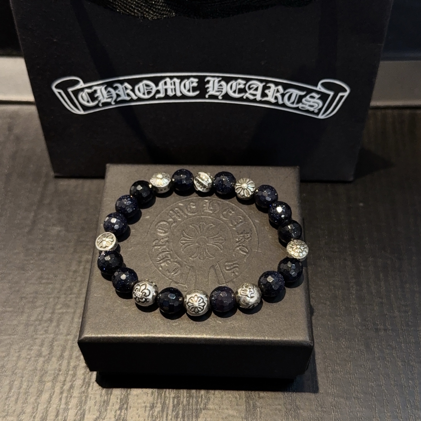 NO:589347,New [counter quality] Chrome Hearts classic retro multi-element bracelet, popular on Kuaishou/ins/Xiaohongshu, the different concave and convex shapes of the pattern design style are distinctive. The cross scout flower is the symbol of Chrome Hearts, so it is more durable. Genuine type-printed Chrome Hearts distinguishes the ordinary light version in the market. Match the version and benchmark quality. Look at the printing details. The degree of retro gray oxidation. Seiko version!  , jewelry boutique, chrome hearts, chrome hearts, bracelet19860909新款【专柜品质】Chrome Hearts克罗心 经典复古多元素手串手链 ,快手/ins/小红书热门,凹凸造型不同的花纹设计风格呈现出与众不同 十字架童军花是克罗心的标志 所以更经久不衰 正品打版Chrome Hearts克罗心 区别市场普通轻版 对版对标品质 看字印细节 复古做旧灰氧程度.精工版本！,饰品精品,chrome hearts,chrome hearts,bracelet,Jewelry
