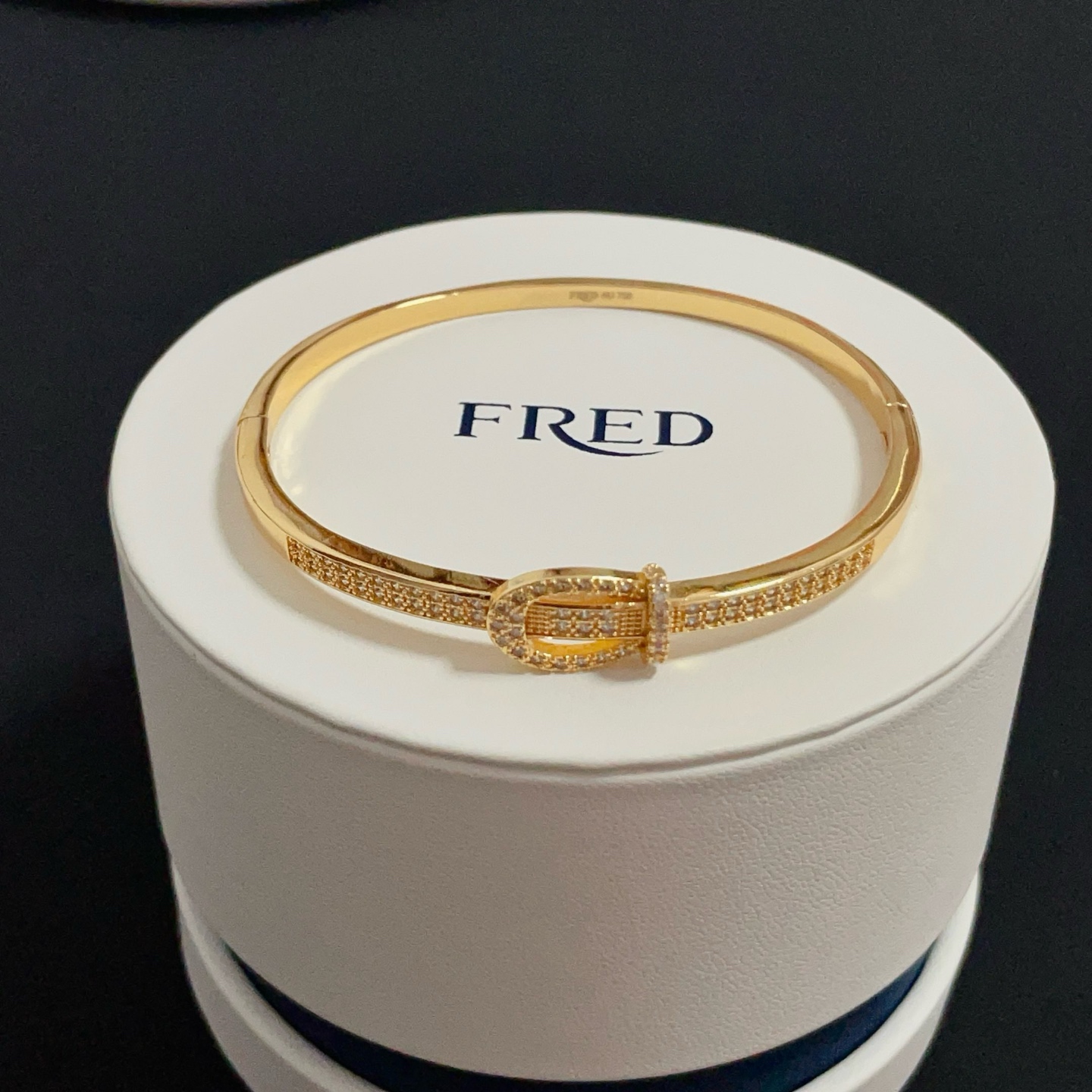 NO:603847,Popular Frederic full diamond horseshoe buckle bracelet, classic and versatile, a must-have item for fashionistas, fashionable and exquisite, 11 pairs of customized versions, the difference is that the ordinary version on the market, thickened 18k electroplating process, the effect is very versatile!  !  , jewelry boutique, bracelet19860909火爆 费雷德满钻马蹄扣手镯,经典百搭,网红达人 时尚一族备必单品,时尚精致,11对版定制,区别在于市面上普通版本,加厚电镀18k工艺,上手效果非常百搭！！,饰品精品,bracelet,Jewelry