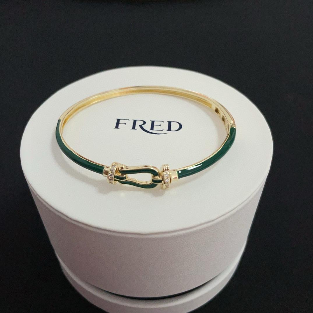 NO:603849,Popular Frederic full diamond horseshoe bracelet bracelet, classic and versatile, a must-have item for fashionistas, fashionable and exquisite, 11 pairs of customized versions, the difference is that the ordinary version on the market, thickened 18k electroplating process, the effect is very versatile!  !  , jewelry boutique, bracelet19860909火爆 费雷德满钻马蹄手镯手绳,经典百搭,网红达人 时尚一族备必单品,时尚精致,11对版定制,区别在于市面上普通版本,加厚电镀18k工艺,上手效果非常百搭！！,饰品精品,bracelet,Jewelry