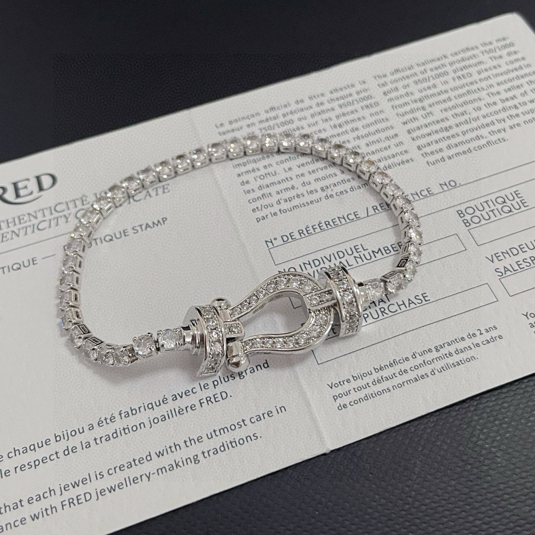NO:603840,Batch Fred White Diamond Horseshoe Bracelet, fine micro-inlay, high-end customization, counter material, thickened electroplating process, with logo, with a sense of luxury, full of temperament, simple four-prong inlay, classic and durable, suitable for various occasions., boutique jewelry, bracelet19860909批  费雷德白钻马蹄扣手链,精工微镶,高端定制,专柜材质,加厚电镀工艺,带logo,自带高级感,气质拉满,简约四爪镶经典耐看,适合各种场合.,饰品精品,bracelet,Jewelry
