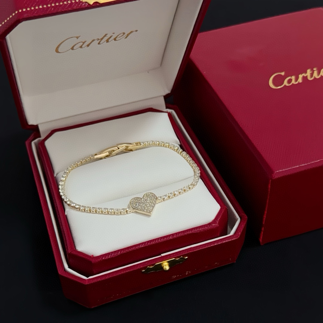 NO:603857,Cartier diamond-encrusted bracelet, high-end customized version. Diamond-encrusted craftsmanship. V-gold material. Classic and fashionable style. Reconstruct the aesthetics of love with sharp lines!  Breaking the rules, the diamond-encrusted design actually achieves the ceiling of high-end sense - no need for flashy accumulation, love should be as pure as ever. Cartier is loved by many celebrities and Internet celebrities. The Leopard series bracelet is absolutely an eternal classic, and it is not limited to men and women, and there is no age limit!  Wear it and you will be the center of attention!  , jewelry boutique,cartier,bracelet,bracelet19860909卡地亚镶钻手链,高端定制版本 镶嵌钻工艺 V金材质 经典而时尚风格 用凌厉线条重构爱情美学！打破常规,镶嵌钻设计反而成就高级感天花板——无需浮华堆砌,爱本应纯粹如初 卡地亚受众多明星网红的爱戴 豹子系列手镯 绝对是永恒经典 而且男女不限 年龄不限 ！戴上它你就是焦点！,饰品精品,cartier,bracelet,bracelet,Jewelry