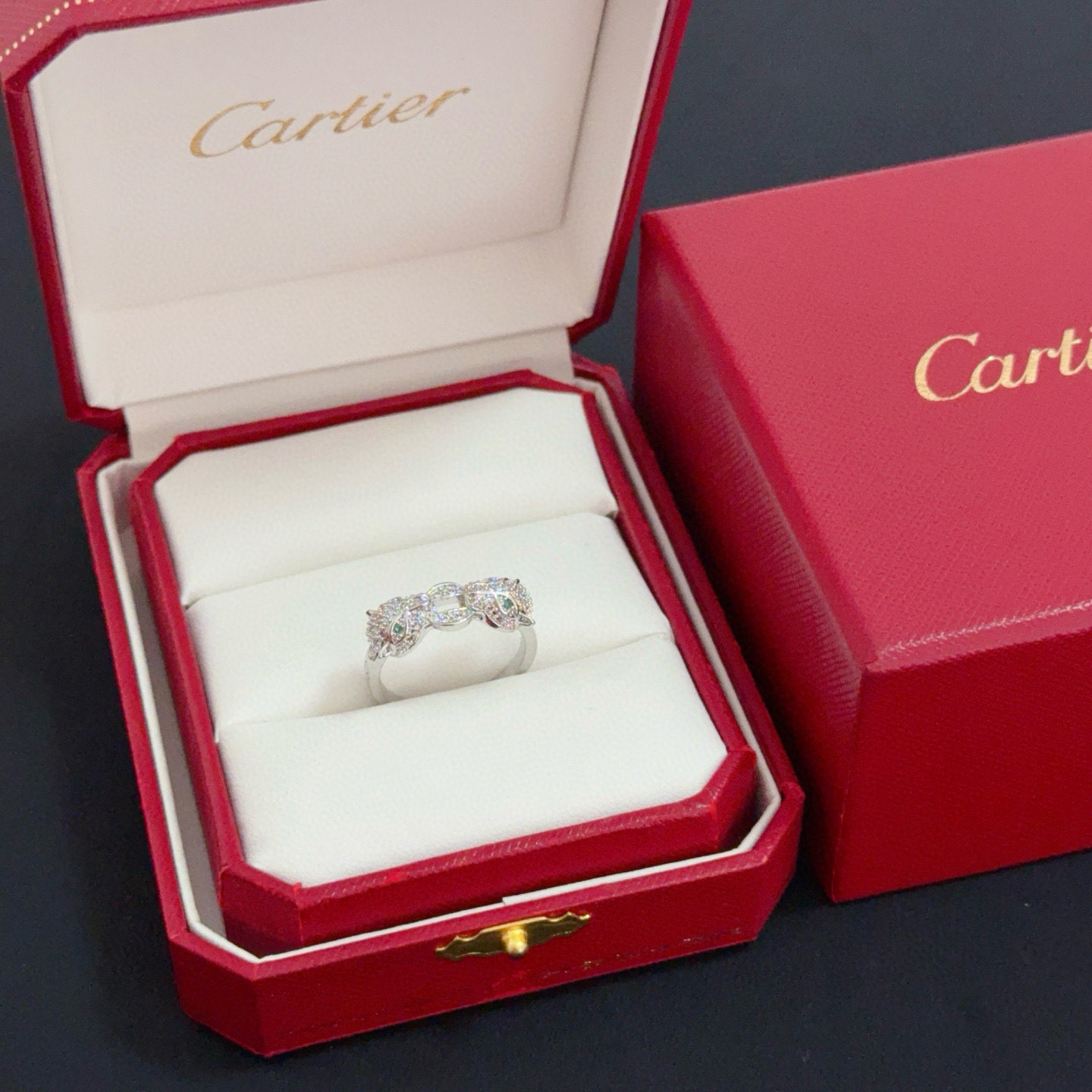 NO:603864,Cartier diamond-set ring, high-end customized version, diamond-set technology, V gold material, classic and fashionable style, using sharp lines to reconstruct the aesthetics of love!  Breaking the rules, the diamond-encrusted design actually achieves the ceiling of high-end sense - no need for flashy accumulation, love should be as pure as ever. Cartier is loved by many celebrities and Internet celebrities. The Leopard series bracelet is absolutely an eternal classic, and it is not limited to men and women, and there is no age limit!  Wear it and you will be the center of attention!  , jewelry boutique, cartier, ring, bracelet19860909卡地亚镶钻戒指 高端定制版本 镶嵌钻工艺 V金材质 经典而时尚风格 用凌厉线条重构爱情美学！打破常规,镶嵌钻设计反而成就高级感天花板——无需浮华堆砌,爱本应纯粹如初 卡地亚受众多明星网红的爱戴 豹子系列手镯 绝对是永恒经典 而且男女不限 年龄不限 ！戴上它你就是焦点！,饰品精品,cartier,ring,bracelet,Jewelry