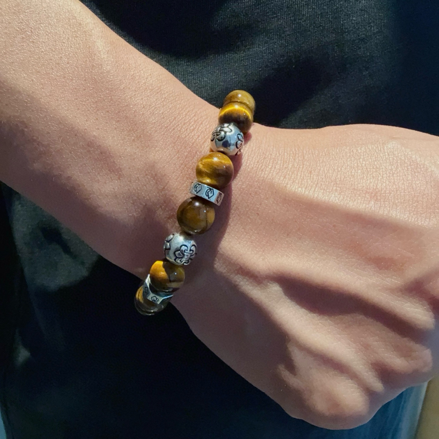 NO:603715,New [counter quality] Chrome Hearts classic retro multi-element tiger eye stone bracelet bracelet, concave and convex shapes with different pattern design styles, showing a distinctive cross. The Scout flower is the symbol of Chrome Hearts, so it is more durable. Genuine pattern-printed Chrome Hearts distinguishes the ordinary light version in the market. Match the version and standard quality. Look at the printing details, the degree of retro ash oxidation. Seiko version!  !  !  Purely handmade ~ Authentic open mold fashion essentials. Can be worn by both men and women. Same style for couples. Official website original. Rock punk Thai silver style. Retro elements. Trendy and versatile!  , jewelry boutique, chrome hearts, chrome hearts, bracelet19860909新款【专柜品质】Chrome Hearts克罗心 经典复古多元素虎眼石手链手串,凹凸造型不同的花纹设计风格 呈现出与众不同 十字架 童军花是克罗心的志 所以更经久不衰 正品打版Chrome Hearts克罗心 区别市场普通轻版 对版对标品质 看字印细节 复古做旧灰氧程度.精工版本！！！ 纯手工打造 ～正品开模潮流时尚必备 男女均可佩戴 情侣同款 官网原版 摇滚朋克泰银风格 复古元素 潮流百搭！,饰品精品,chrome hearts,chrome hearts,bracelet,Jewelry