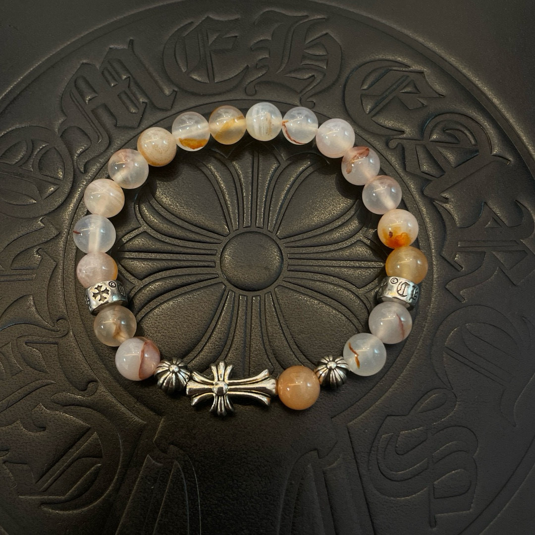 NO:603711,New [counter quality] Chrome Hearts classic retro multi-element citrine bracelet bracelet, concave and convex shapes with different pattern design styles, showing a distinctive cross. The Scout flower is the symbol of Chrome Hearts, so it is more durable. Genuine pattern-printed Chrome Hearts distinguishes the ordinary light version in the market. Match the version and standard quality. Look at the printing details. The degree of retro ash oxidation. Seiko version!  !  !  Purely handmade ~ Authentic open mold fashion essentials. Can be worn by both men and women. Same style for couples. Official website original. Rock punk Thai silver style. Retro elements. Trendy and versatile!  , jewelry boutique, chrome hearts, chrome hearts, bracelet19860909新款【专柜品质】Chrome Hearts克罗心 经典复古多元素黄水晶手链手串,凹凸造型不同的花纹设计风格 呈现出与众不同 十字架 童军花是克罗心的志 所以更经久不衰 正品打版Chrome Hearts克罗心 区别市场普通轻版 对版对标品质 看字印细节 复古做旧灰氧程度.精工版本！！！ 纯手工打造 ～正品开模潮流时尚必备 男女均可佩戴 情侣同款 官网原版 摇滚朋克泰银风格 复古元素 潮流百搭！,饰品精品,chrome hearts,chrome hearts,bracelet,Jewelry