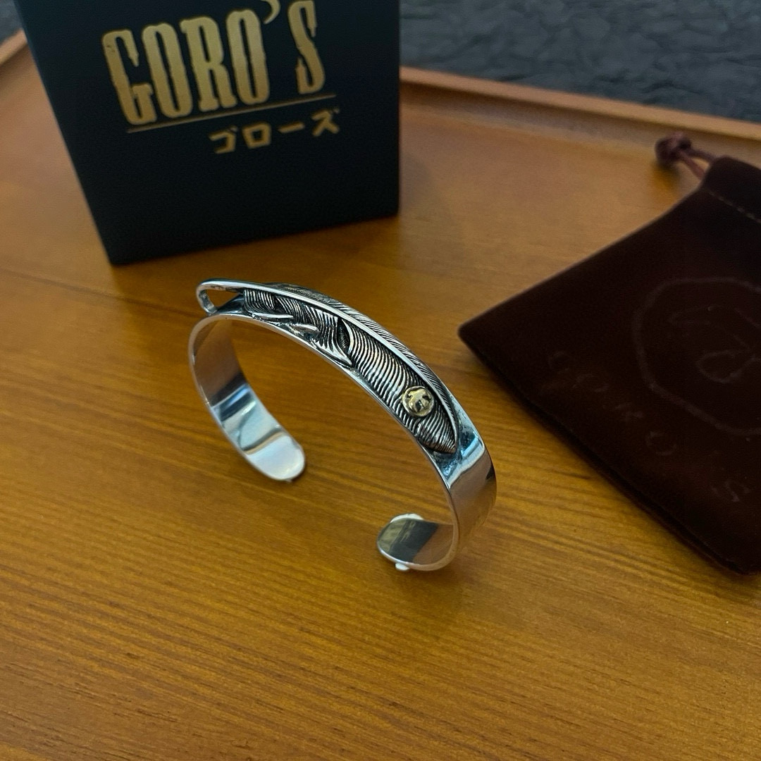 批💰125   【新品上架】Goro&rsquo;s高桥吾郎点金羽毛手镯 顶级版本 认准独家拍摄 主攻高端市场 绝对区别普通版本！图片产品细节与ZP一致！原版制作工艺 精工品质 纯手工打造 ～正品开模💝潮流时尚必备 男女均可佩戴 情侣款同款 摇滚朋克泰银风格 复古元素 潮流百搭 官网同款❤️