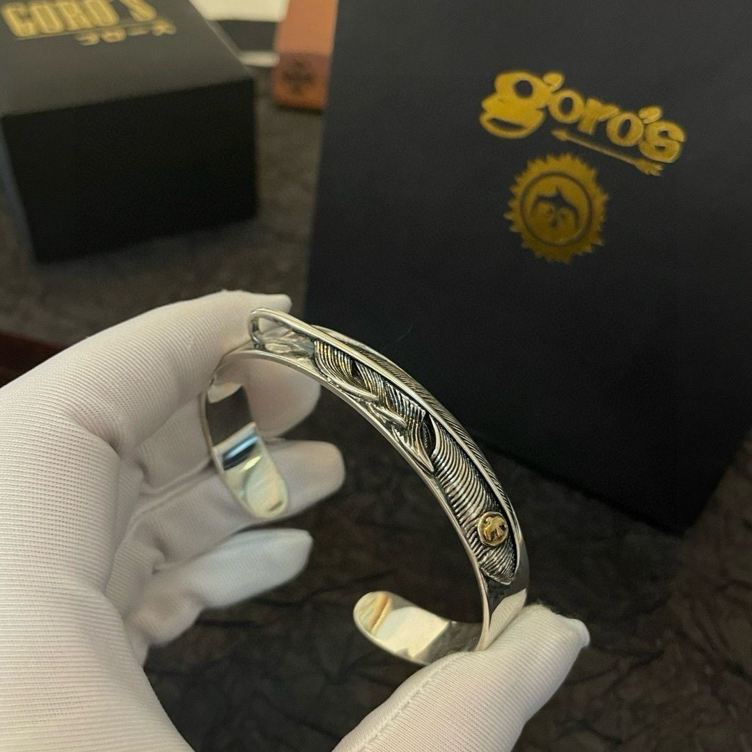 批💰125   【新品上架】Goro&rsquo;s高桥吾郎点金羽毛手镯 顶级版本 认准独家拍摄 主攻高端市场 绝对区别普通版本！图片产品细节与ZP一致！原版制作工艺 精工品质 纯手工打造 ～正品开模💝潮流时尚必备 男女均可佩戴 情侣款同款 摇滚朋克泰银风格 复古元素 潮流百搭 官网同款❤️