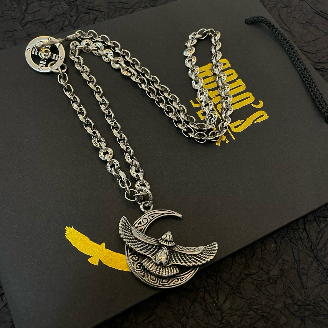 批💰150  【新品上架】Goro&rsquo;s高桥吾郎老鹰吊坠，高桥字母环扣项链，顶级版本，认准独家拍摄，主攻高端市场 ，快手/ins/小红书热门款，绝对区别普通版本！图片产品细节与ZP一致！原版制作工艺 精工品质 纯手工打造 ～正品开模💝潮流时尚必备 男女均可佩戴 情侣款同款 摇滚朋克泰银风格 复古元素 潮流百搭 官网同款❤️