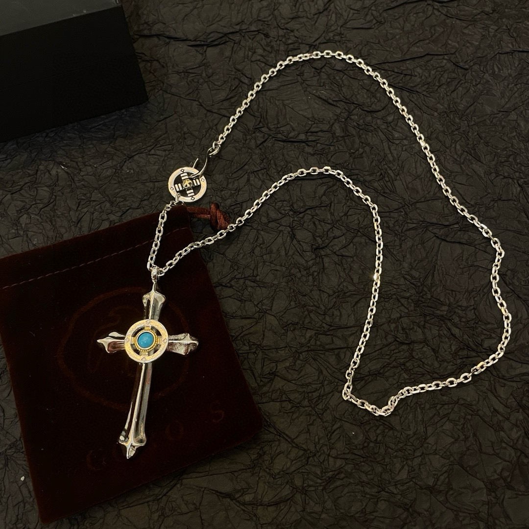 💰145     【新品上架】Goro&rsquo;s高桥吾郎复古松石羽毛吊坠 高桥经典项链  顶级版本 认准独家拍摄 主攻高端市场 绝对区别普通版本！图片产品细节与ZP一致！原版制作工艺 精工品质 纯手工打造 ～正品开模💝潮流时尚必备 男女均可佩戴 情侣款同款 摇滚朋克泰银风格 复古元素 潮流百搭 官网同款❤️