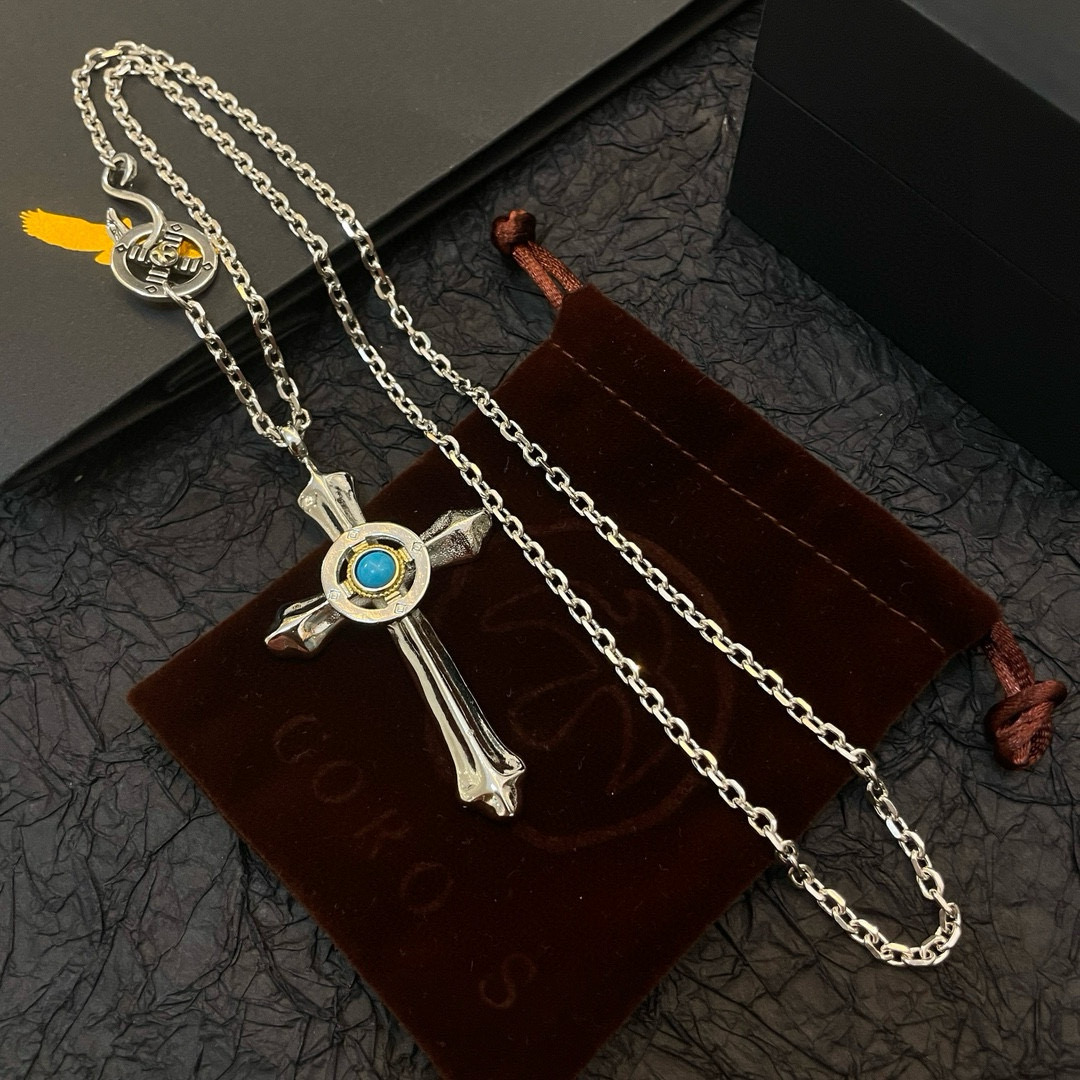 💰145     【新品上架】Goro&rsquo;s高桥吾郎复古松石羽毛吊坠 高桥经典项链  顶级版本 认准独家拍摄 主攻高端市场 绝对区别普通版本！图片产品细节与ZP一致！原版制作工艺 精工品质 纯手工打造 ～正品开模💝潮流时尚必备 男女均可佩戴 情侣款同款 摇滚朋克泰银风格 复古元素 潮流百搭 官网同款❤️