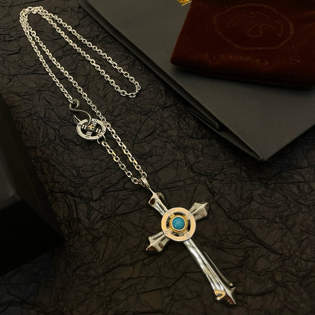 💰145     【新品上架】Goro&rsquo;s高桥吾郎复古松石羽毛吊坠 高桥经典项链  顶级版本 认准独家拍摄 主攻高端市场 绝对区别普通版本！图片产品细节与ZP一致！原版制作工艺 精工品质 纯手工打造 ～正品开模💝潮流时尚必备 男女均可佩戴 情侣款同款 摇滚朋克泰银风格 复古元素 潮流百搭 官网同款❤️