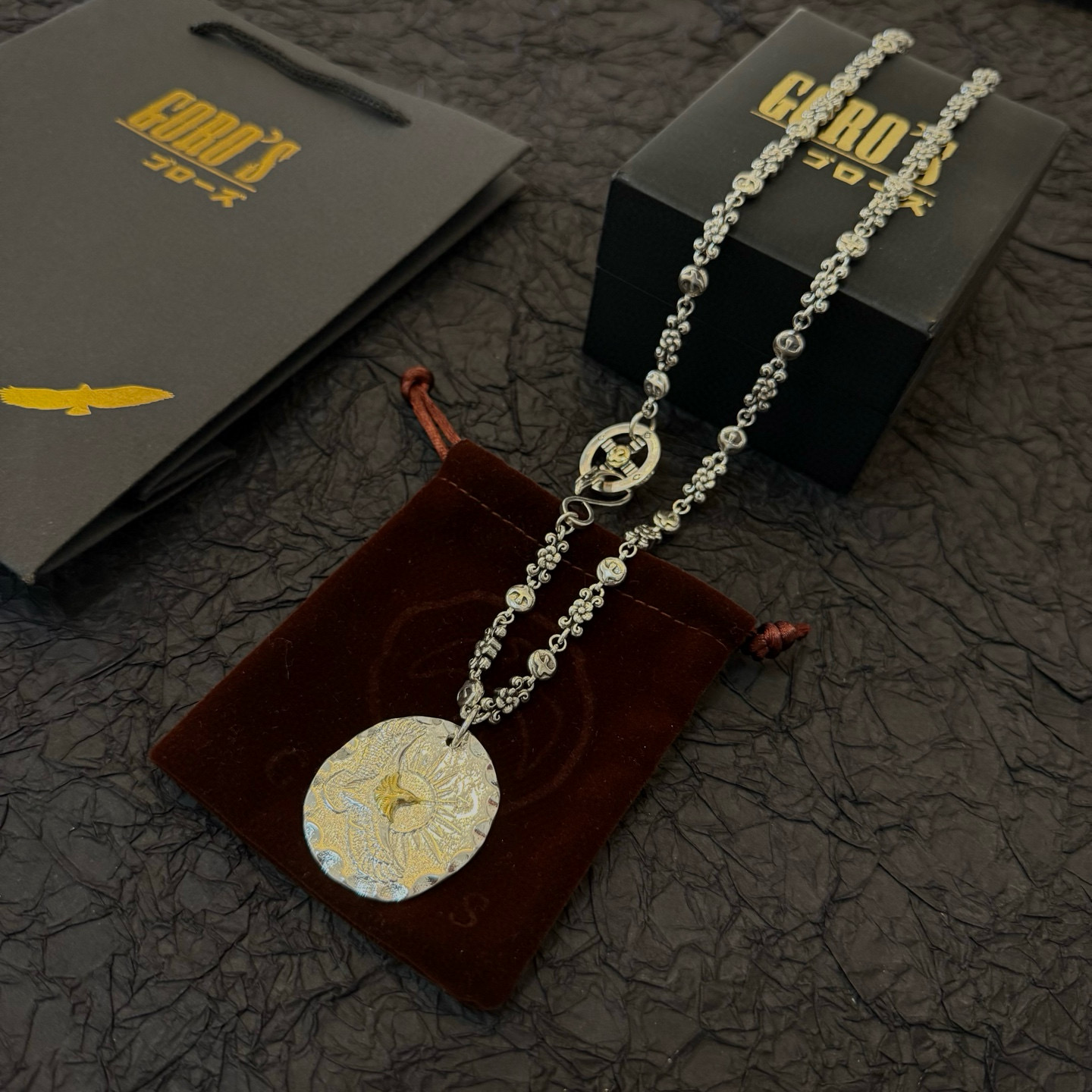💰150 【新品上架】Goro&rsquo;s高桥吾郎金鹰银饼吊坠，高桥经典项链，顶级版本，认准独家拍摄，主攻高端市场 ，快手/ins/小红书热门款，绝对区别普通版本！图片产品细节与ZP一致！原版制作工艺 精工品质 纯手工打造 ～正品开模💝潮流时尚必备 男女均可佩戴 情侣款同款 摇滚朋克泰银风格 复古元素 潮流百搭 官网同款❤️