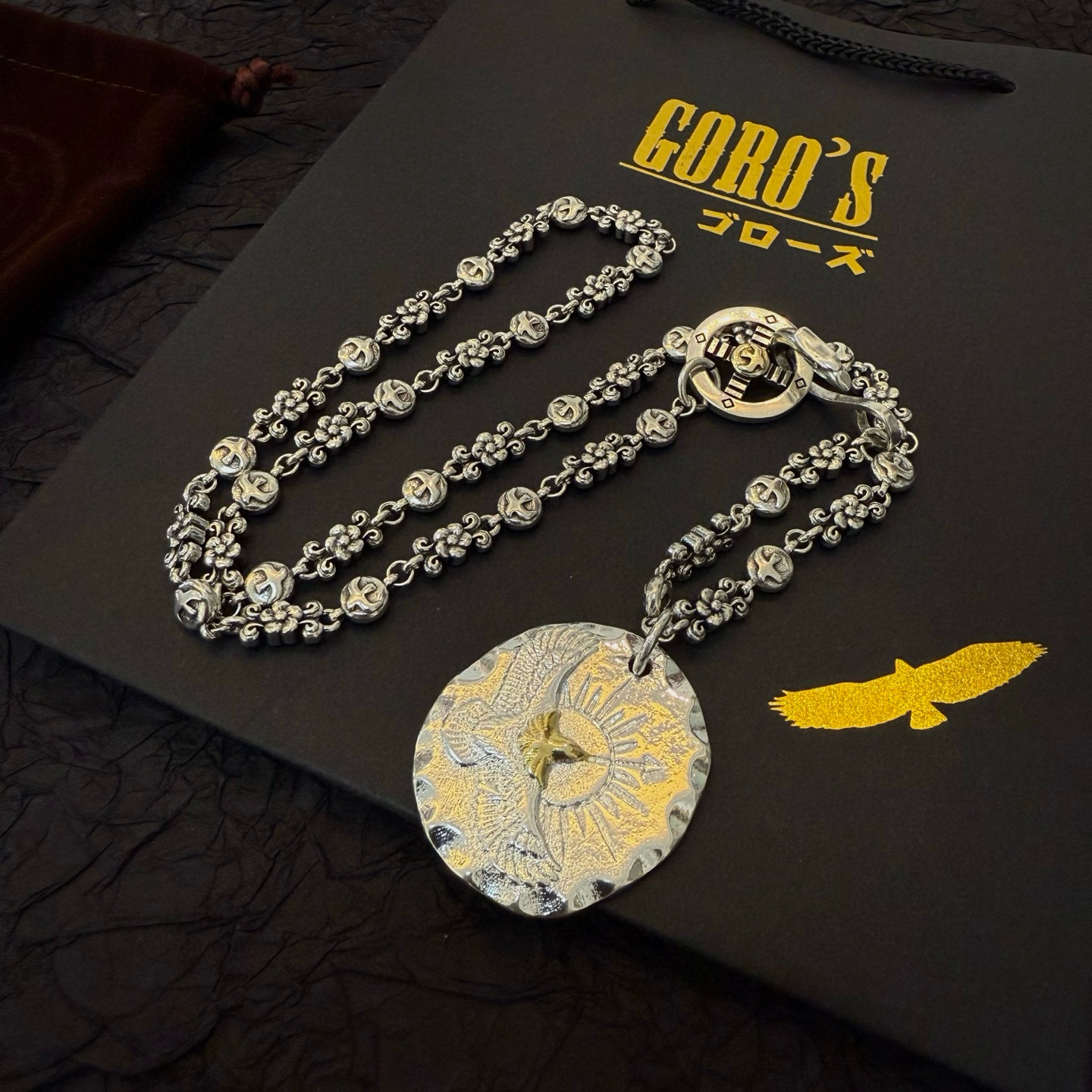 💰150 【新品上架】Goro&rsquo;s高桥吾郎金鹰银饼吊坠，高桥经典项链，顶级版本，认准独家拍摄，主攻高端市场 ，快手/ins/小红书热门款，绝对区别普通版本！图片产品细节与ZP一致！原版制作工艺 精工品质 纯手工打造 ～正品开模💝潮流时尚必备 男女均可佩戴 情侣款同款 摇滚朋克泰银风格 复古元素 潮流百搭 官网同款❤️