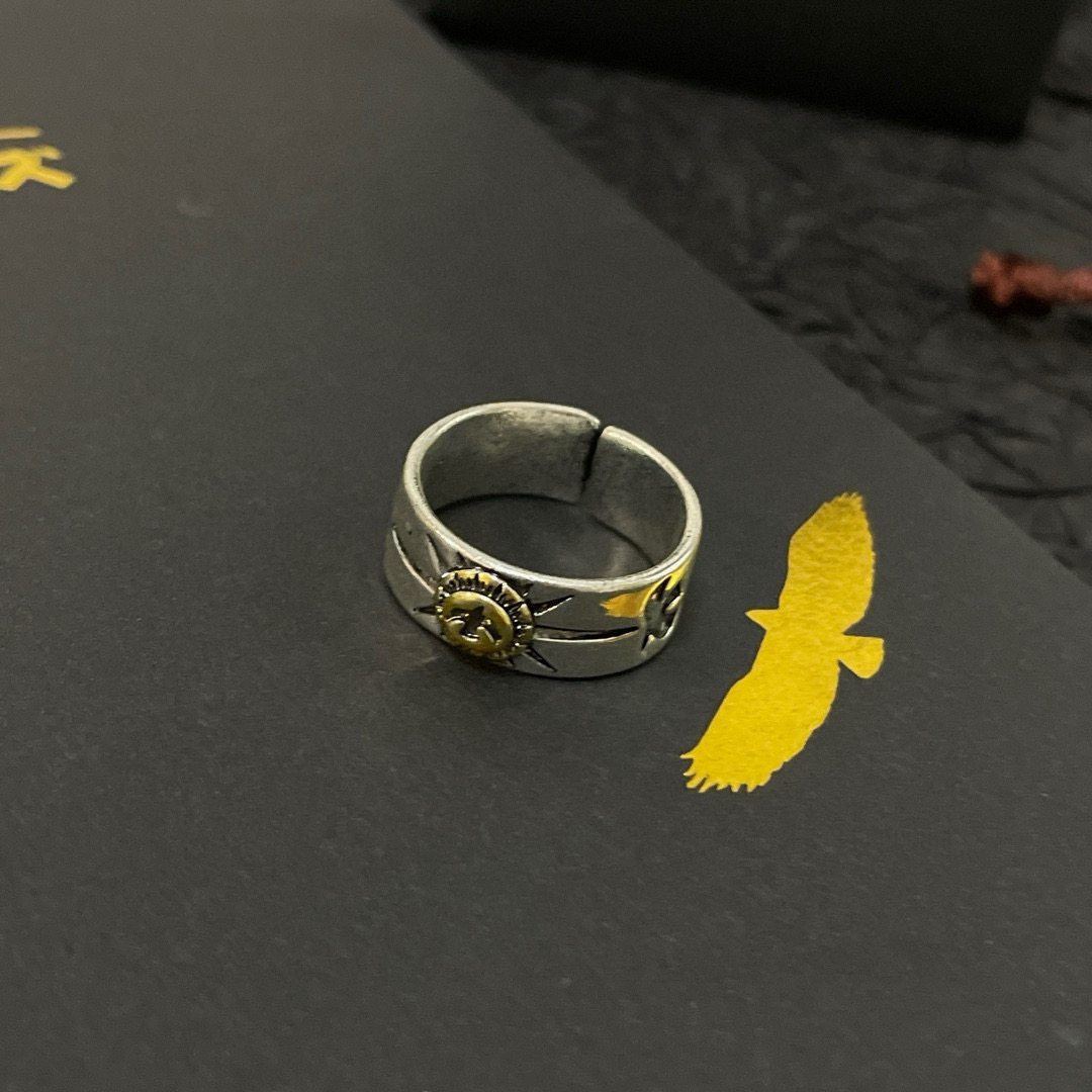 💰85  【新品上架】Goro&rsquo;s高桥吾郎戒指，顶级版本 认准独家拍摄 主攻高端市场 绝对区别普通版本！图片产品细节与ZP一致！原版制作工艺 精工品质 纯手工打造 ～正品开模💝潮流时尚必备 男女均可佩戴 情侣款同款 摇滚朋克泰银风格 复古元素 潮流百搭 官网同款❤️