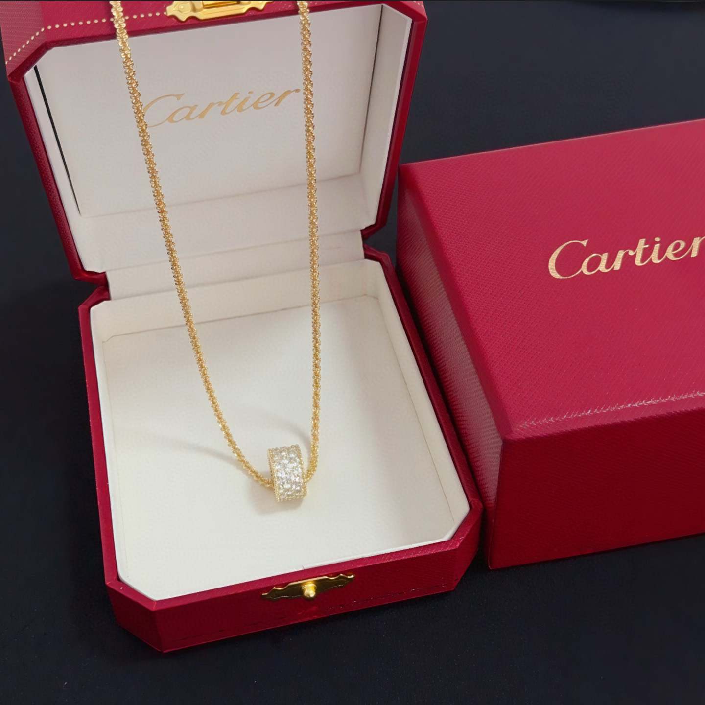 NO:603879,Cartier diamond-encrusted necklace, high-end customized version, diamond-encrusted craftsmanship, V gold material, classic and fashionable style, reconstruct the aesthetics of love with sharp lines!  Breaking the rules, the diamond-encrusted design actually achieves the ceiling of high-end sense - no need for flashy accumulation, love should be as pure as ever. Cartier is loved by many celebrities and Internet celebrities. The Leopard series bracelet is absolutely an eternal classic, and it is not limited to men and women, and there is no age limit!  Wear it and you will be the center of attention!  , jewelry boutique,cartier,necklace,bracelet19860909卡地亚镶钻项链 高端定制版本 镶嵌钻工艺 V金材质 经典而时尚风格 用凌厉线条重构爱情美学！打破常规,镶嵌钻设计反而成就高级感天花板——无需浮华堆砌,爱本应纯粹如初 卡地亚受众多明星网红的爱戴 豹子系列手镯 绝对是永恒经典 而且男女不限 年龄不限 ！戴上它你就是焦点！,饰品精品,cartier,necklace,bracelet,Jewelry