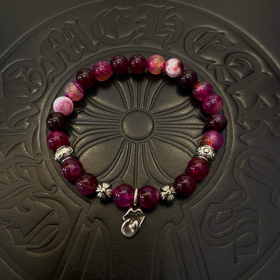 NO:604142,Batch New [Counter Quality] Chrome Hearts Classic Retro Multi-Element Bracelet Bracelet, concave and convex shapes with different pattern design styles, showing a distinctive cross. The Scout flower is the symbol of Chrome Hearts, so it is more durable. Authentic pattern-printed Chrome Hearts distinguishes the ordinary light version in the market. Check the version and standard quality. Look at the printing details. The degree of retro ash oxidation. Seiko version!  !  !  Purely handmade ~ Authentic open mold fashion essentials. Can be worn by both men and women. Same style for couples. Official website original. Rock punk Thai silver style. Retro elements. Trendy and versatile!  , jewelry boutique, chrome hearts, chrome hearts, bracelet19860909批 新款【专柜品质】Chrome Hearts克罗心 经典复古多元素手链 手串,凹凸造型不同的花纹设计风格 呈现出与众不同 十字架 童军花是克罗心的志 所以更经久不衰 正品打版Chrome Hearts克罗心 区别市场普通轻版 对版对标品质 看字印细节 复古做旧灰氧程度.精工版本！！！ 纯手工打造 ～正品开模潮流时尚必备 男女均可佩戴 情侣同款 官网原版 摇滚朋克泰银风格 复古元素 潮流百搭！,饰品精品,chrome hearts,chrome hearts,bracelet,Jewelry