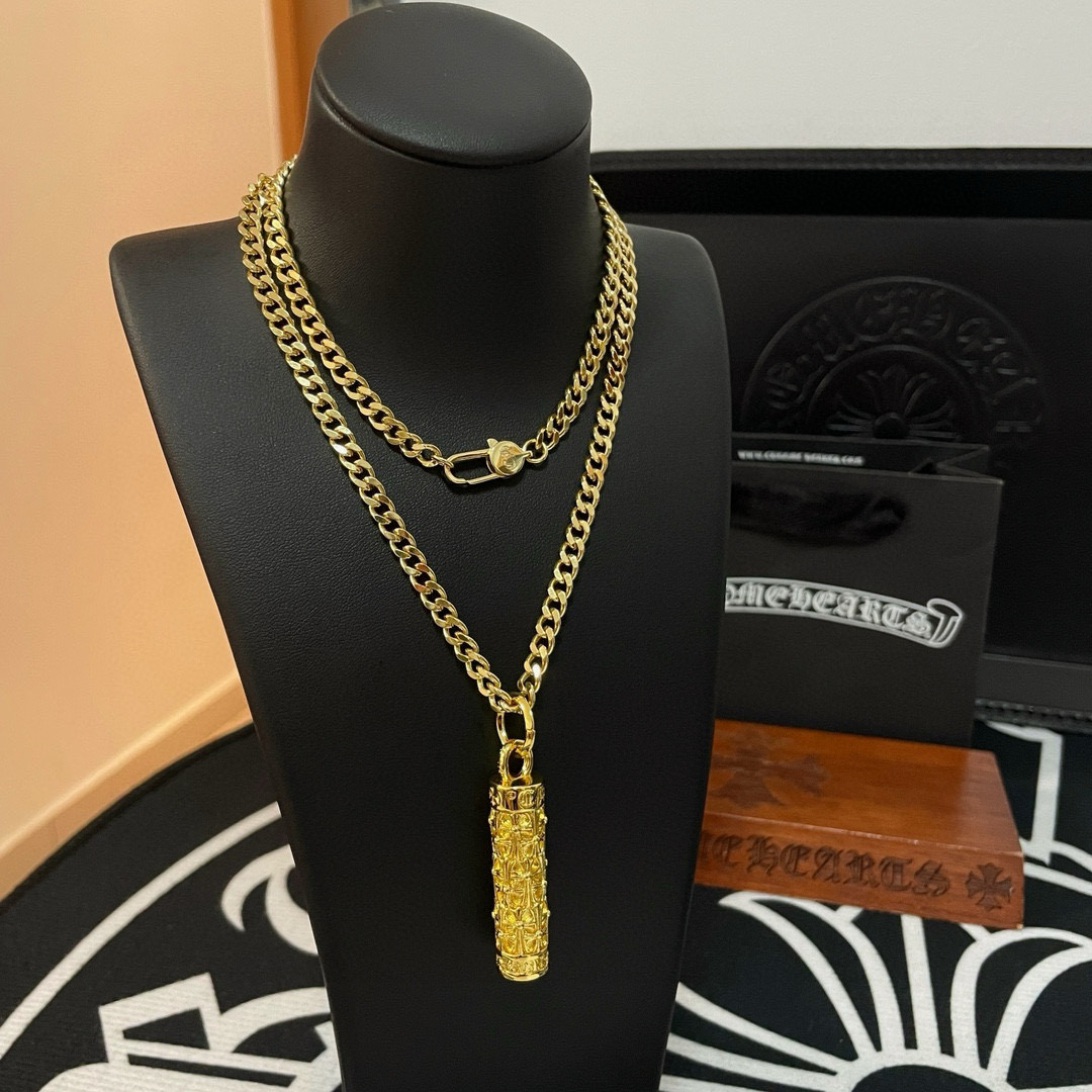 NO:604147,Batch of new [counter quality] Chrome Hearts classic gold multi-element necklace, personalized pendant, different pattern design styles with concave and convex shapes, showing a distinctive cross. The Scout flower is the symbol of Chrome Hearts, so it is more durable. Authentic pattern-printed Chrome Hearts distinguishes the ordinary light version in the market. Match the version and benchmark quality. Look at the printing details. The degree of retro ash oxidation. Seiko version!  !  !  Purely handmade ~ Authentic open mold fashion essentials. Can be worn by both men and women. Same style for couples. Official website original. Rock punk Thai silver style. Retro elements. Trendy and versatile!  , jewelry boutique, chrome hearts, chrome hearts, necklace, gold19860909批 新款【专柜品质】Chrome Hearts克罗心 经典黄金色多元素项链 个性吊坠 凹凸造型不同的花纹设计风格 呈现出与众不同 十字架 童军花是克罗心的志 所以更经久不衰 正品打版Chrome Hearts克罗心 区别市场普通轻版 对版对标品质 看字印细节 复古做旧灰氧程度.精工版本！！！ 纯手工打造 ～正品开模潮流时尚必备 男女均可佩戴 情侣同款 官网原版 摇滚朋克泰银风格 复古元素 潮流百搭！,饰品精品,chrome hearts,chrome hearts,necklace,gold,Jewelry