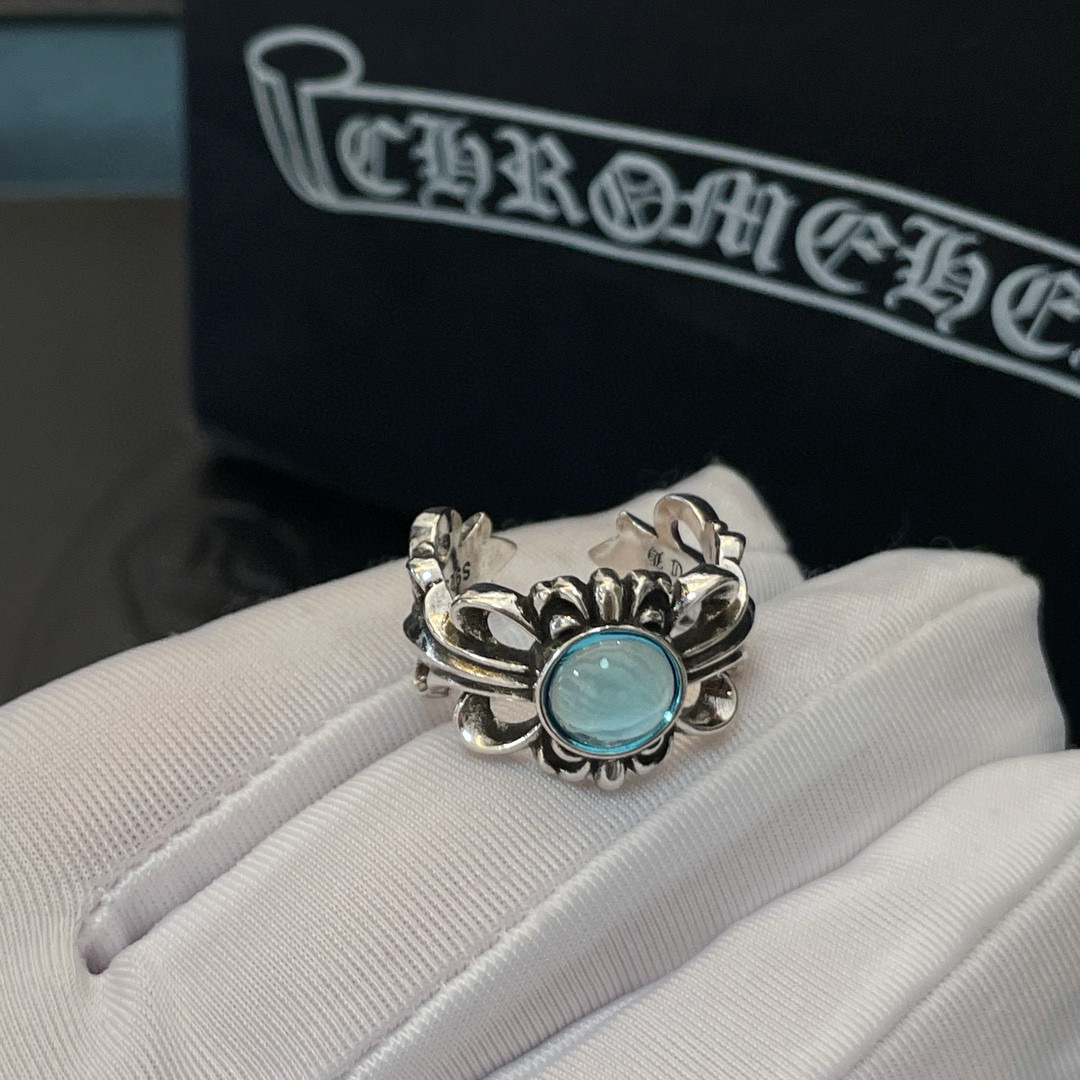 NO:604174,Batch [Counter Quality] Chrome Hearts Classic Retro Cross Flower Blue Diamond Open Ring. The concave and convex shapes with different pattern design styles are distinctive. The cross scout flower is the symbol of Chrome Hearts, so it is more durable. The genuine patterned Chrome Hearts necklace is different from the ordinary light version in the market. Match the version and benchmark quality. Look at the printing details. The degree of retro gray oxidation. Seiko version!  , jewelry boutique, chrome hearts, chrome hearts, necklace, ring19860909批【专柜品质】Chrome Hearts克罗心 经典复古十字花蓝钻开口戒指 凹凸造型不同的花纹设计风格呈现出与众不同 十字架童军花是克罗心的标志 所以更经久不衰 正品打版Chrome Hearts克罗心项链区别市场普通轻版 对版对标品质 看字印细节 复古做旧灰氧程度.精工版本！,饰品精品,chrome hearts,chrome hearts,necklace,ring,Jewelry