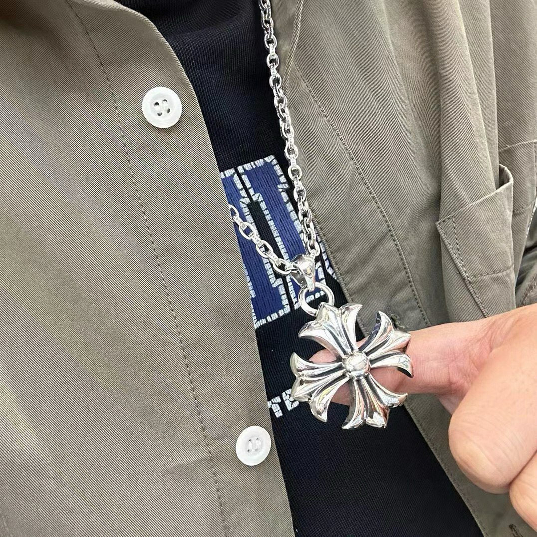 NO:604185,[Chrome Hearts] Classic Cross Pendant Letter Necklace Top Seiko Version!  Not the ordinary version on the market!  The fashionable, exquisite and versatile model has almost the same workmanship as ZP, and it is also a very classic style when paired with a Ch chain. The craftsmanship is consistent with the original product, and it is definitely not an ordinary version on the market!  , jewelry boutique, chrome hearts, chrome hearts, necklace19860909【Chrome Hearts克罗心】经典十字架吊坠字母项链 顶级精工版本！绝非市面普通版本！时尚精美百搭款做工跟zp几乎没差,搭配Ch链也是很经典的款式 跟正品保持一致工艺,绝非市面普通版本！,饰品精品,chrome hearts,chrome hearts,necklace,Jewelry