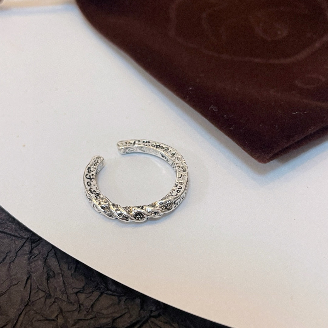 批💰105【新品上架】Goro’s高桥吾郎开口戒指，顶级版本 认准独家拍摄 主攻高端市场 绝对区别普通版本！图片产品细节与ZP一致！原版制作工艺 精工品质 纯手工打造 ～正品开模💝潮流时尚必备 男女均可佩戴 情侣款同款 摇滚朋克泰银风格 复古元素 潮流百搭 官网同款❤️