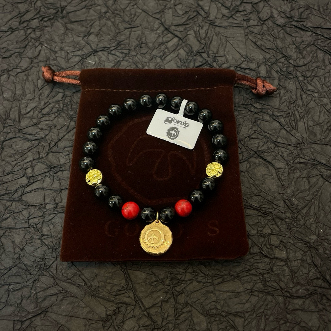 💰180【新品上架】Goro’s高桥吾郎黑玛瑙小金牌手串手链，顶级版本 认准独家拍摄 主攻高端市场 绝对区别普通版本！图片产品细节与ZP一致！原版制作工艺 精工品质 纯手工打造 ～正品开模💝潮流时尚必备 男女均可佩戴 情侣款同款 摇滚朋克泰银风格 复古元素 潮流百搭 官网同款❤️