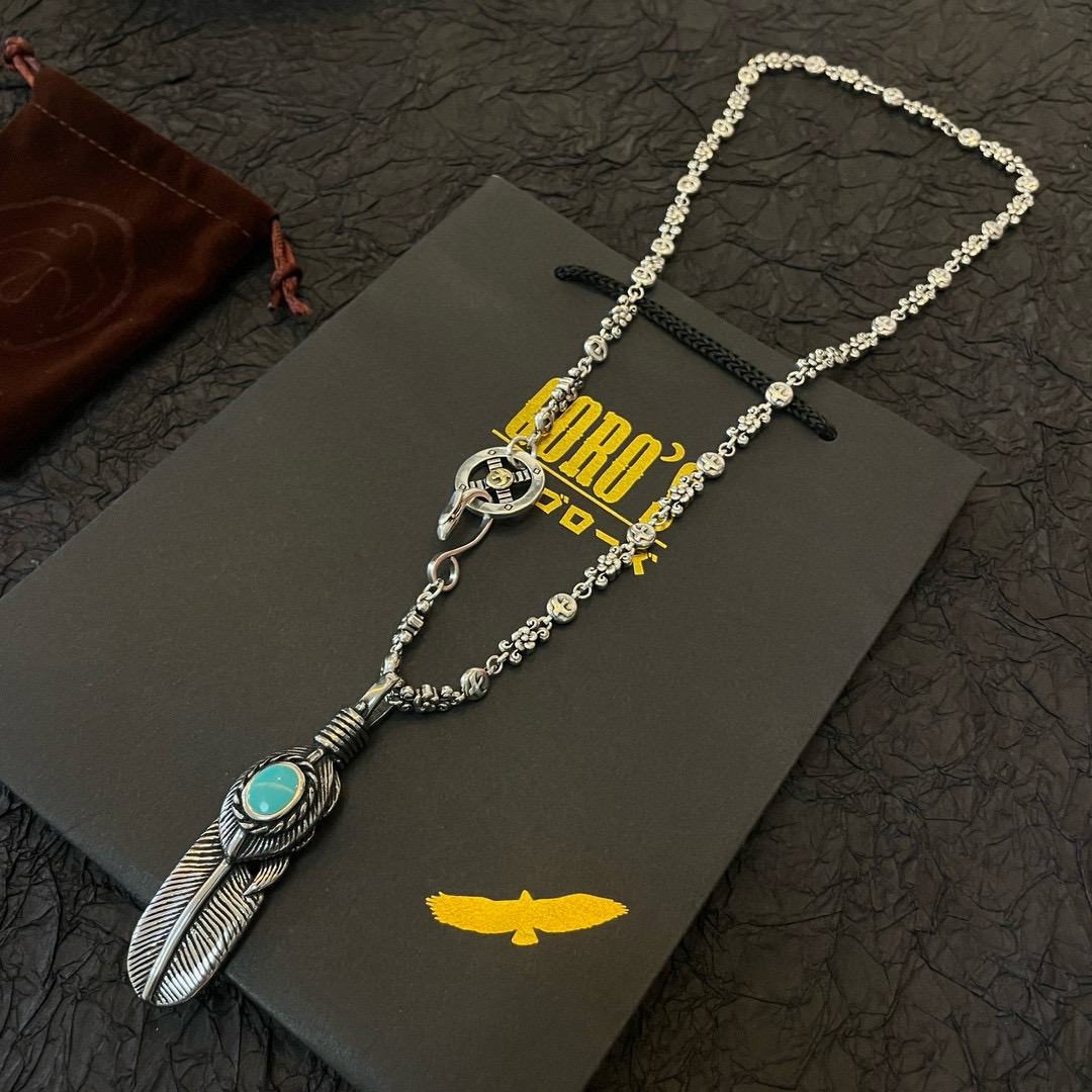 批💰150  【新品上架】Goro&rsquo;s高桥吾郎松石羽毛吊坠，高桥经典飞鸟项链，顶级版本，认准独家拍摄，主攻高端市场 ，快手/ins/小红书热门款，绝对区别普通版本！图片产品细节与ZP一致！原版制作工艺 精工品质 纯手工打造 ～正品开模💝潮流时尚必备 男女均可佩戴 情侣款同款 摇滚朋克泰银风格 复古元素 潮流百搭 官网同款❤️