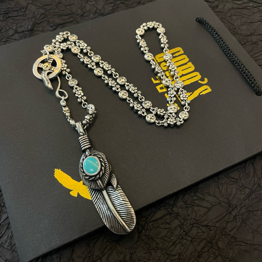 批💰150  【新品上架】Goro&rsquo;s高桥吾郎松石羽毛吊坠，高桥经典飞鸟项链，顶级版本，认准独家拍摄，主攻高端市场 ，快手/ins/小红书热门款，绝对区别普通版本！图片产品细节与ZP一致！原版制作工艺 精工品质 纯手工打造 ～正品开模💝潮流时尚必备 男女均可佩戴 情侣款同款 摇滚朋克泰银风格 复古元素 潮流百搭 官网同款❤️