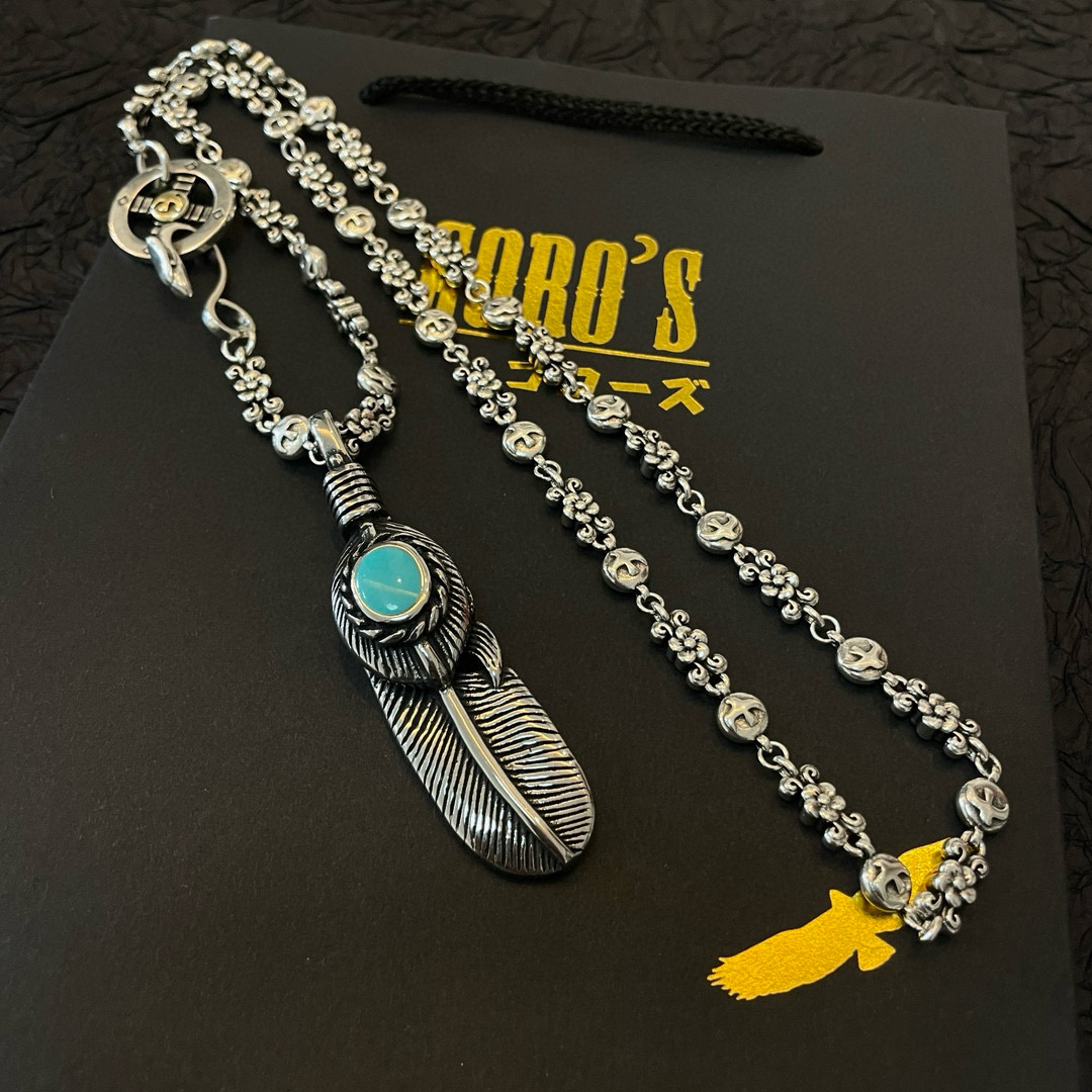 批💰150  【新品上架】Goro&rsquo;s高桥吾郎松石羽毛吊坠，高桥经典飞鸟项链，顶级版本，认准独家拍摄，主攻高端市场 ，快手/ins/小红书热门款，绝对区别普通版本！图片产品细节与ZP一致！原版制作工艺 精工品质 纯手工打造 ～正品开模💝潮流时尚必备 男女均可佩戴 情侣款同款 摇滚朋克泰银风格 复古元素 潮流百搭 官网同款❤️