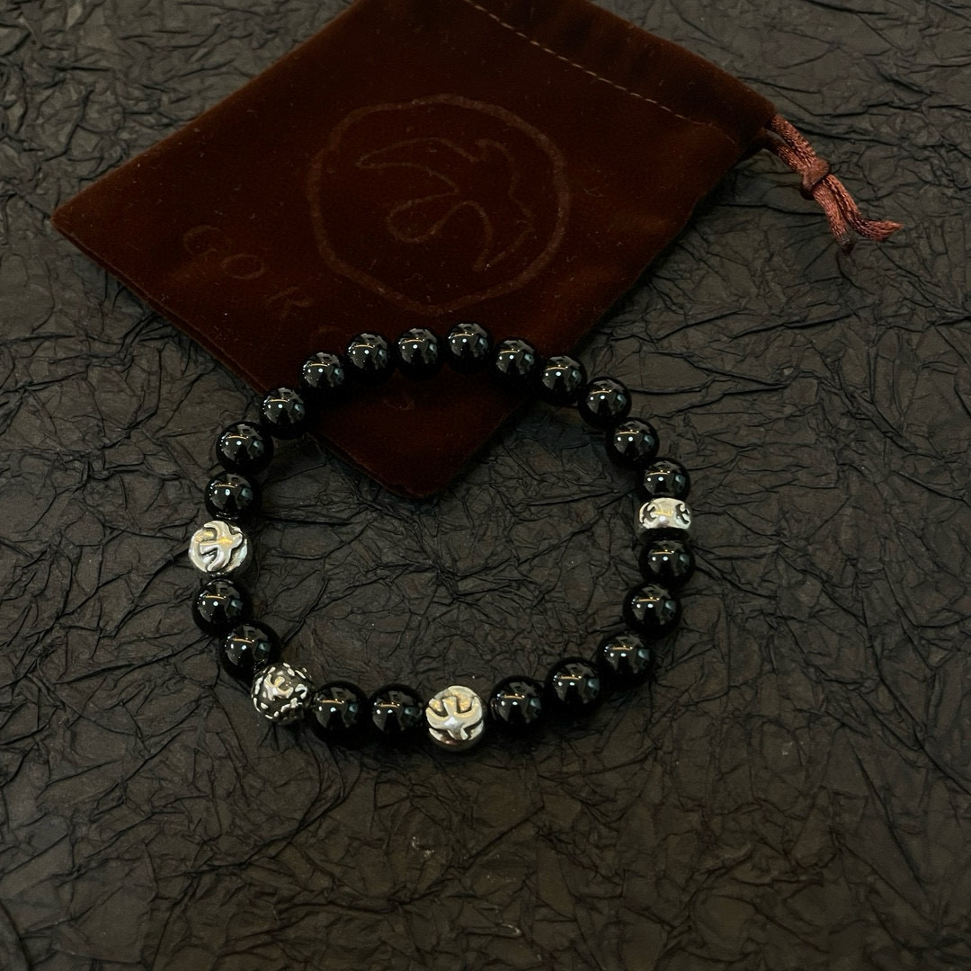 批💰145【新品上架】Goro&rsquo;s高桥吾郎黑玛瑙手串手链，顶级版本 认准独家拍摄 主攻高端市场 绝对区别普通版本！图片产品细节与ZP一致！原版制作工艺 精工品质 纯手工打造 ～正品开模💝潮流时尚必备 男女均可佩戴 情侣款同款 摇滚朋克泰银风格 复古元素 潮流百搭 官网同款❤️
