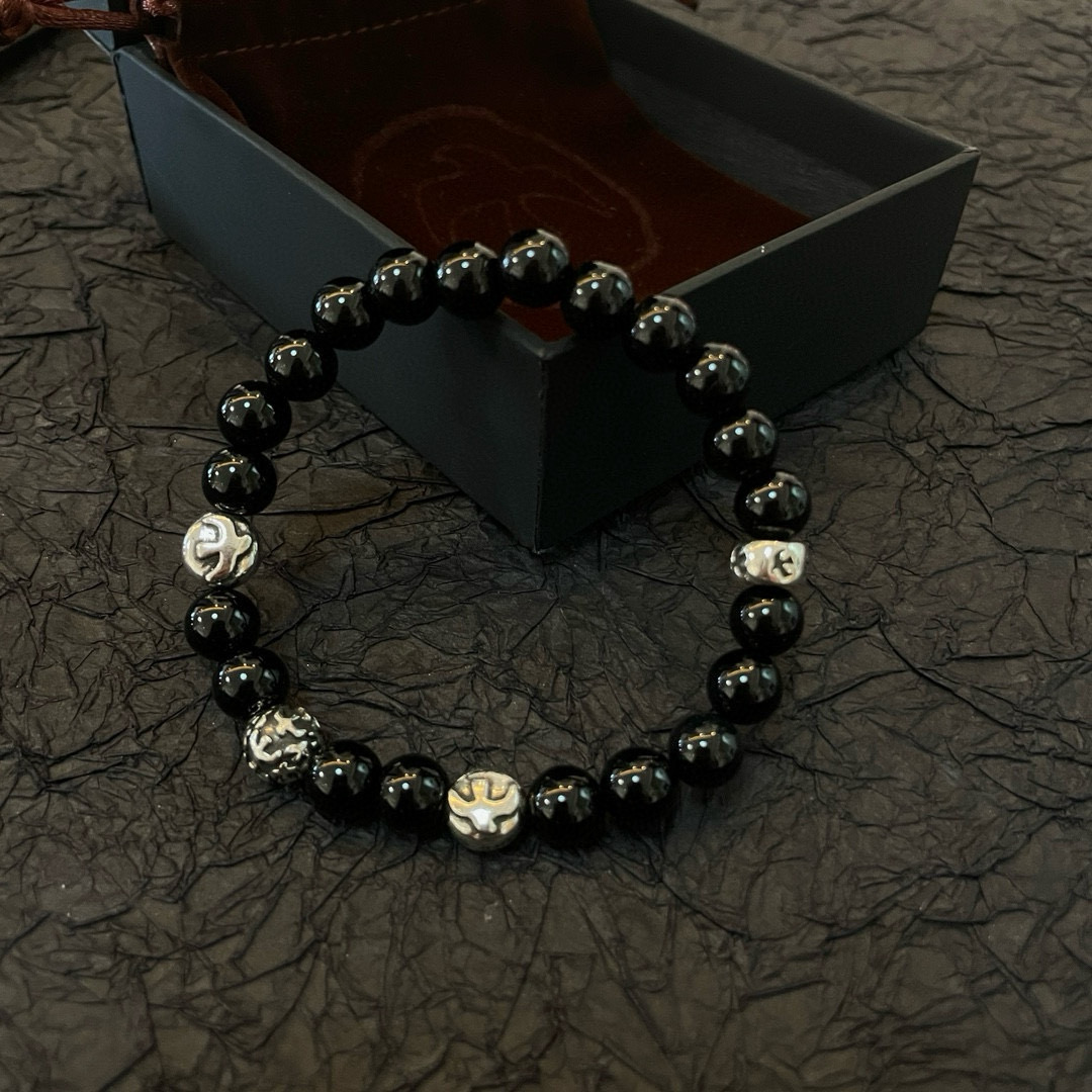 批💰145【新品上架】Goro&rsquo;s高桥吾郎黑玛瑙手串手链，顶级版本 认准独家拍摄 主攻高端市场 绝对区别普通版本！图片产品细节与ZP一致！原版制作工艺 精工品质 纯手工打造 ～正品开模💝潮流时尚必备 男女均可佩戴 情侣款同款 摇滚朋克泰银风格 复古元素 潮流百搭 官网同款❤️