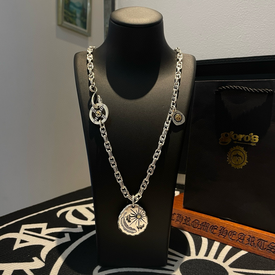 NO:604194,Batch of [new products on the shelves] Goro’s Goro Takahashi Silver Cake Feather Pendant, Takahashi Classic Bird Necklace, top version, exclusive photo shoot, focusing on the high-end market, Kuaishou/ins/Xiaohongshu popular model, absolutely different from the ordinary version!  The product details in the pictures are consistent with ZP!  Original production process, exquisite quality, purely handmade ~ Authentic mold opening, trendy and fashionable must-have, can be worn by both men and women, the same style for couples, rock punk Thai silver style, retro elements, trendy and versatile, the same style as the official website, boutique jewelry, necklace19860909批【新品上架】Goro’s高桥吾郎银饼羽毛吊坠,高桥经典飞鸟项链,顶级版本,认准独家拍摄,主攻高端市场 ,快手/ins/小红书热门款,绝对区别普通版本！图片产品细节与ZP一致！原版制作工艺 精工品质 纯手工打造 ～正品开模潮流时尚必备 男女均可佩戴 情侣款同款 摇滚朋克泰银风格 复古元素 潮流百搭 官网同款,饰品精品,necklace,Jewelry