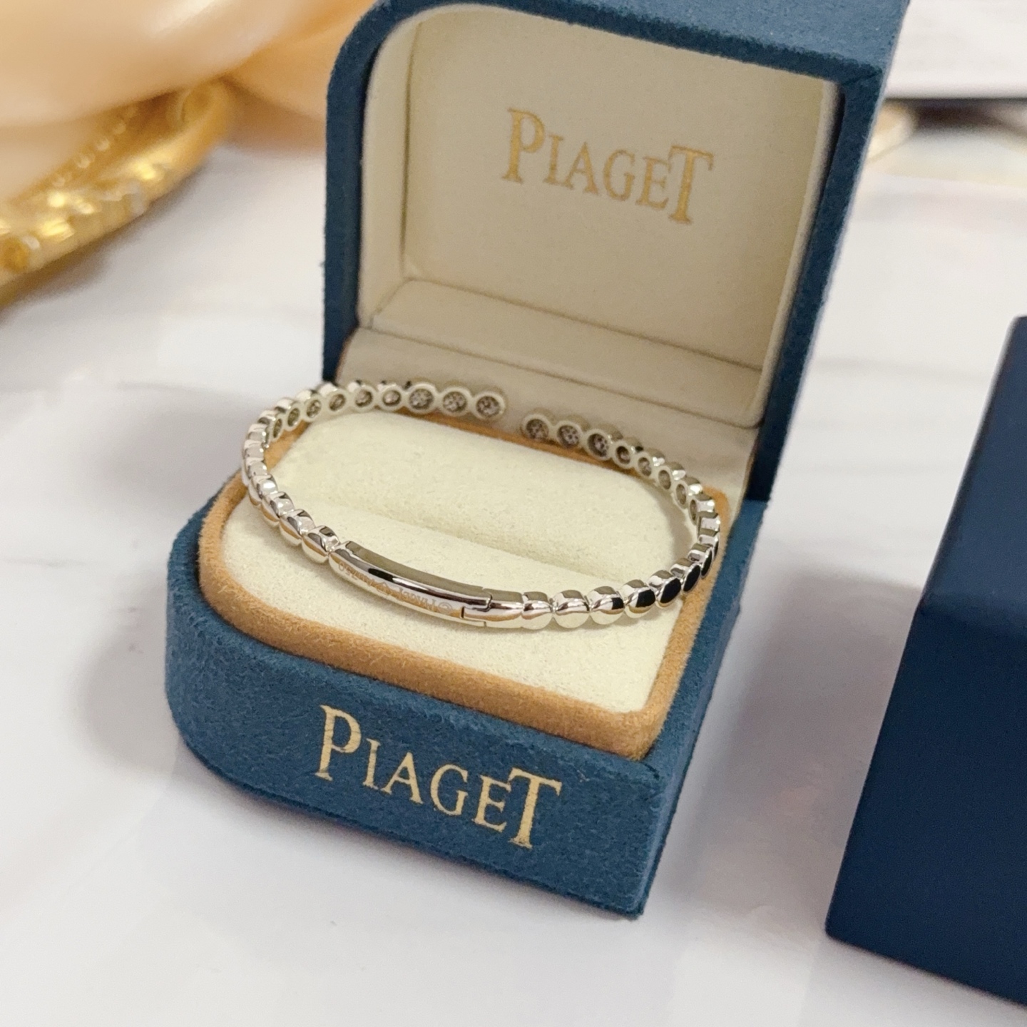Piaget Possibly Possession bracelet / watch yellow gold-toned case and bracelet, no visible dial 0mm Women's Quartz