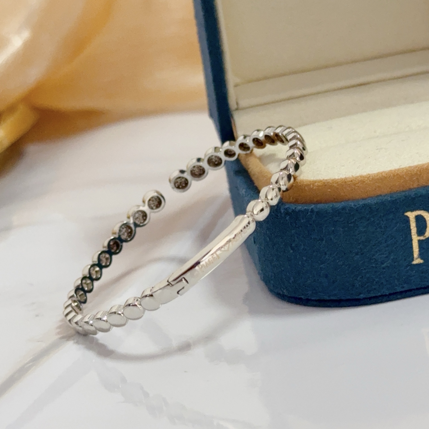 Piaget Possibly Possession bracelet / watch yellow gold-toned case and bracelet, no visible dial 0mm Women's Quartz