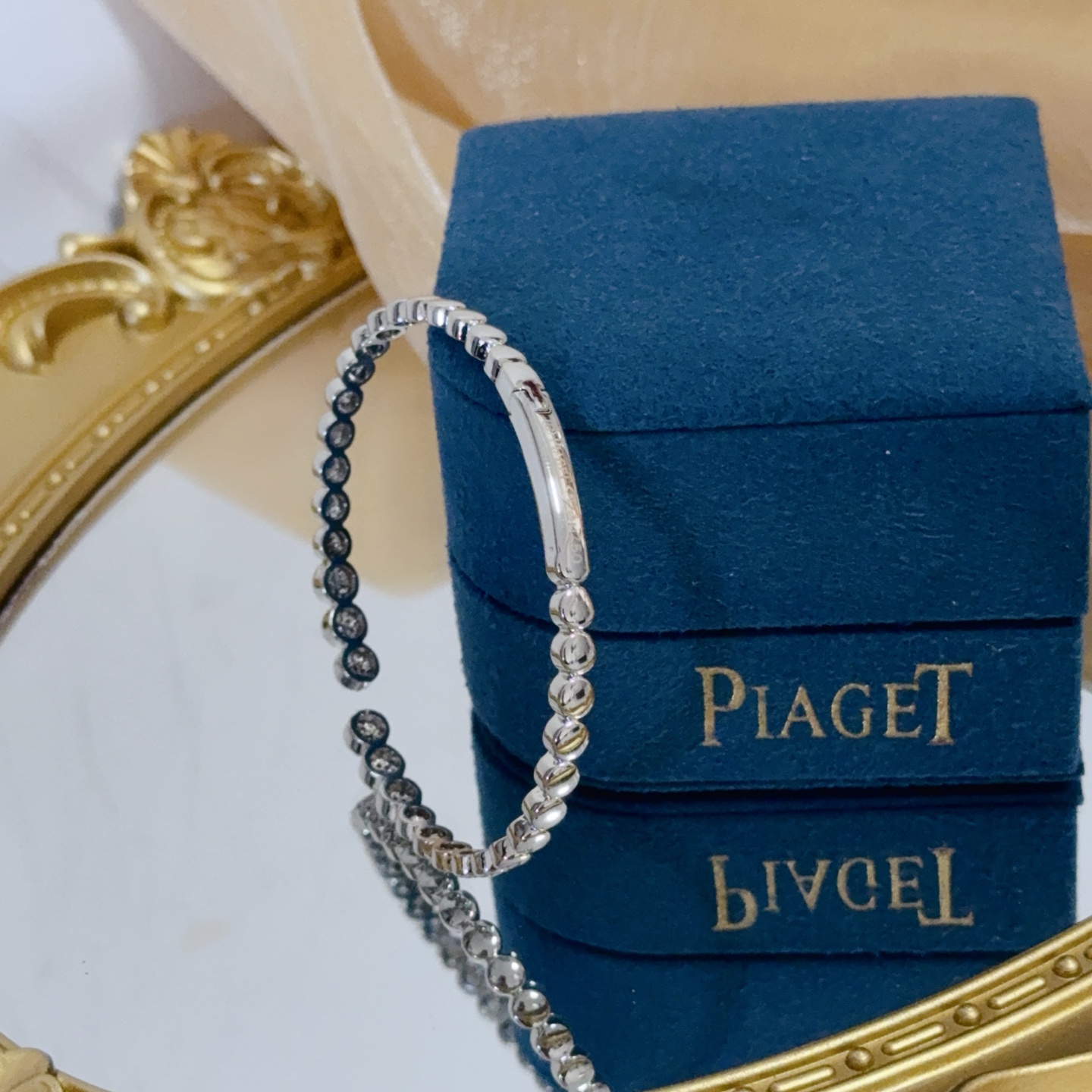 Piaget Possibly Possession bracelet / watch yellow gold-toned case and bracelet, no visible dial 0mm Women's Quartz