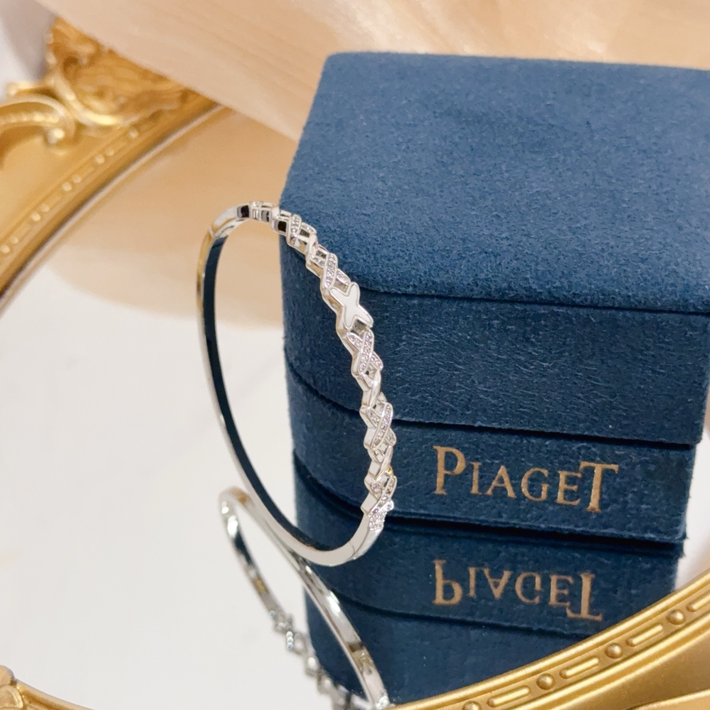 Piaget Possibly Limelight cuff bracelet watch white gold / silver case, diamond-set bezel, silver dial, silver bracelet 13mm Women's Quartz