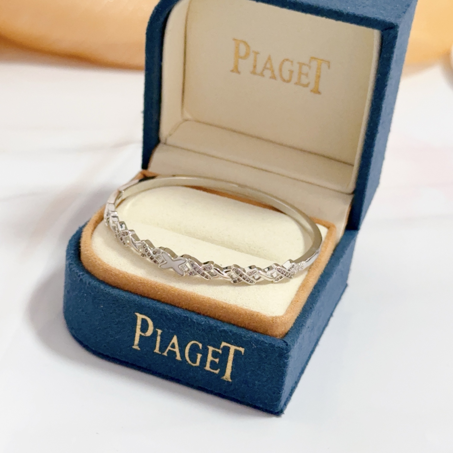 Piaget Possibly Limelight cuff bracelet watch white gold / silver case, diamond-set bezel, silver dial, silver bracelet 13mm Women's Quartz
