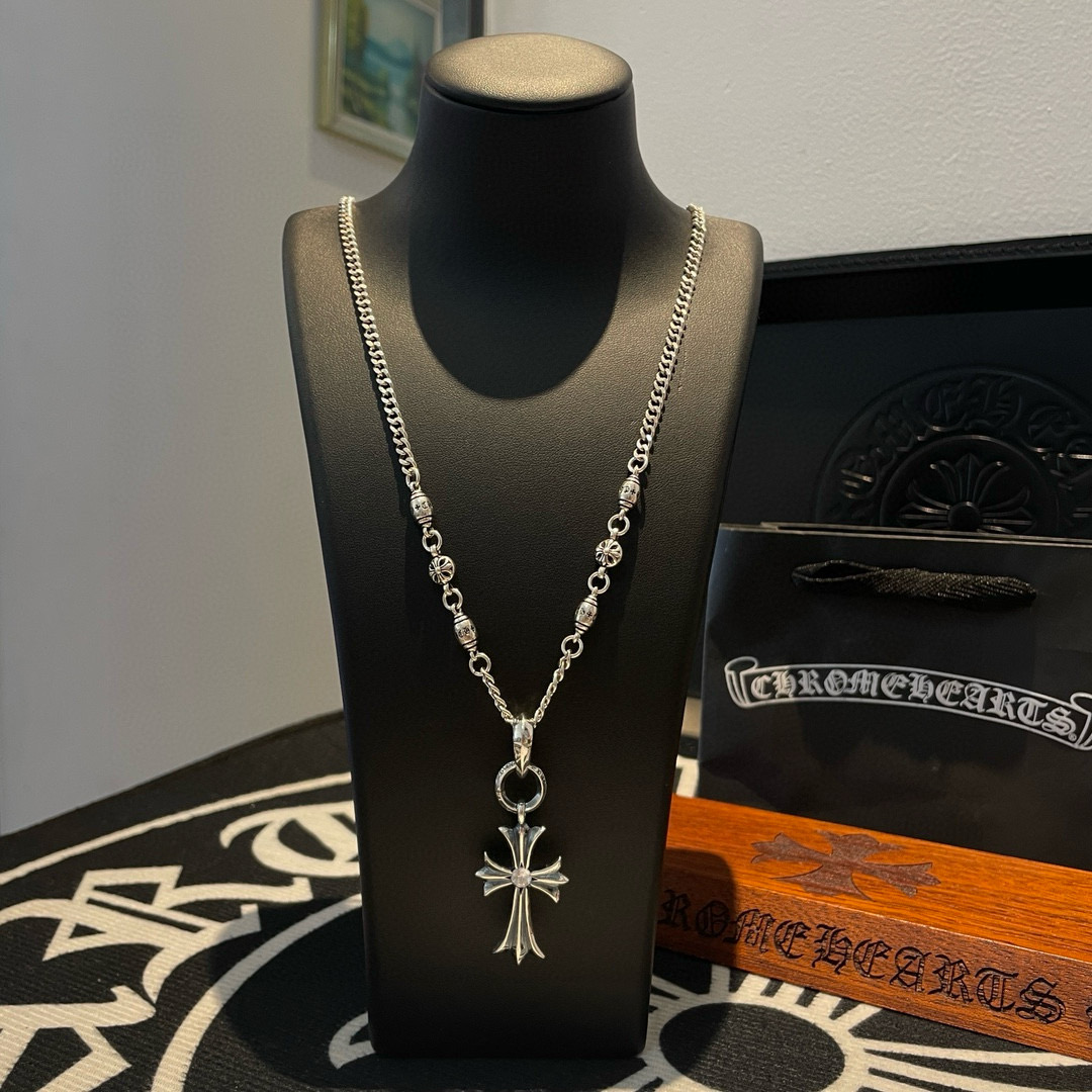 NO:604250,Batch Douyin/Kuaishou/ins/Xiaohongshu/live broadcast popular, new [counter quality] Chrome Hearts Cross Flower Ball Necklace, white diamond cross pendant, different pattern design styles with concave and convex shapes, showing a distinctive cross. The Scout flower is the symbol of Chrome Hearts, so it is more durable. Authentic Chrome Hearts Chrome Hearts is different from the ordinary light version in the market. Match the standard quality. Look at the printing details. The degree of retro gray oxidation. Seiko version!  !  !  Purely handmade ~ Authentic open mold fashion essentials. Can be worn by both men and women. Same style for couples. Official website original. Rock punk Thai silver style. Retro elements. Trendy and versatile!  , jewelry boutique, chrome hearts, chrome hearts, necklace19860909批 抖音/快手/ins/小红书/直播热门 ,新款【专柜品质】Chrome Hearts克罗心十字花球项链 ,白钻十字架吊坠,凹凸造型不同的花纹设计风格 呈现出与众不同 十字架 童军花是克罗心的志 所以更经久不衰 正品打版Chrome Hearts克罗心 区别市场普通轻版 对版对标品质 看字印细节 复古做旧灰氧程度.精工版本！！！ 纯手工打造 ～正品开模潮流时尚必备 男女均可佩戴 情侣同款 官网原版 摇滚朋克泰银风格 复古元素 潮流百搭！,饰品精品,chrome hearts,chrome hearts,necklace,Jewelry