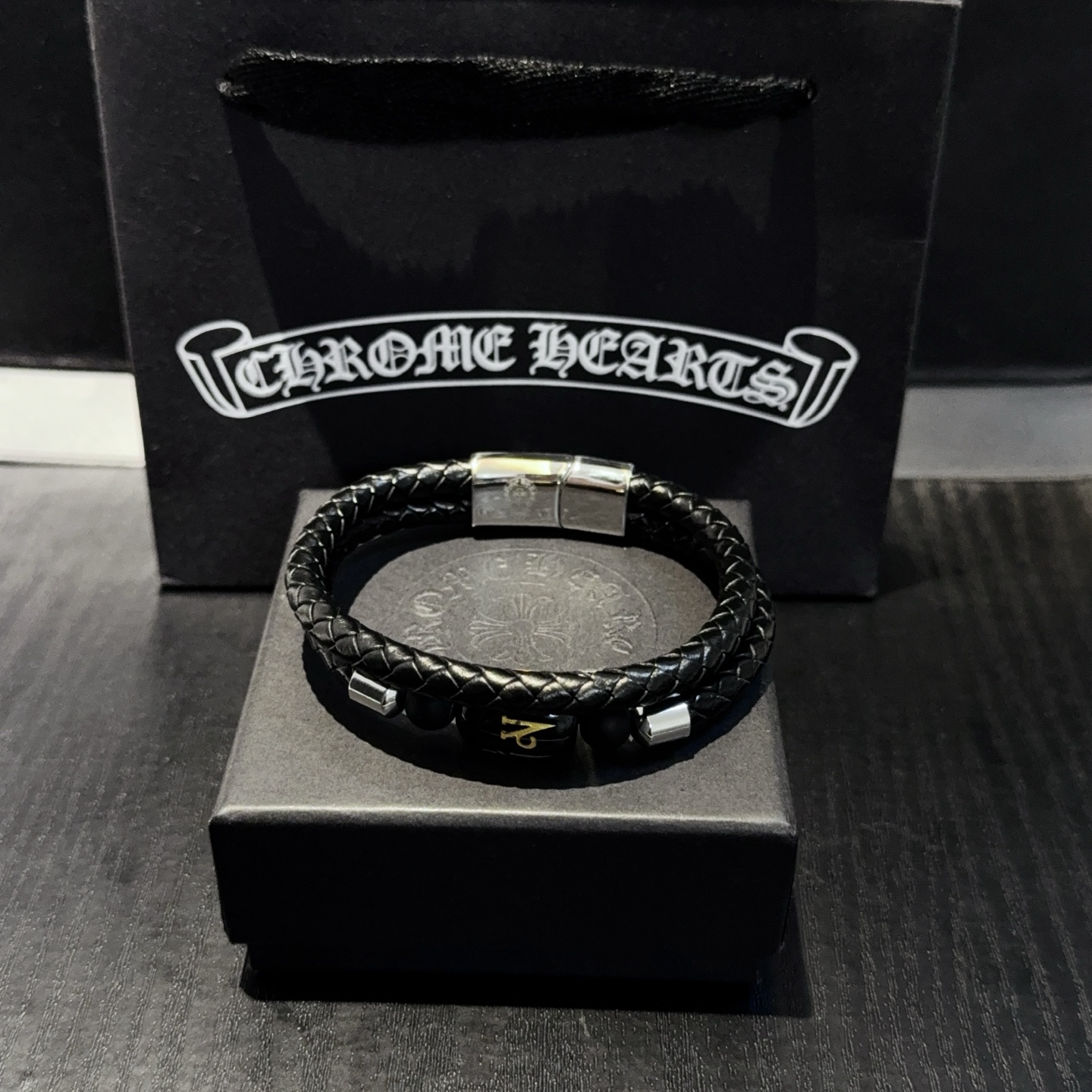 NO:641260,The new [counter quality] Chrome Hearts Chrome Hearts leather rope bracelet, with different concave and convex shapes, different pattern design styles, showing a distinctive cross. The Scout flower is the symbol of Chrome Hearts, so it is more durable. Genuine pattern-printed Chrome Hearts distinguishes the ordinary light version in the market. Match the version and standard quality. Look at the printing details, the degree of retro gray oxidation. Seiko version!  !  !  Purely handmade ~ Authentic open mold fashion essentials. Can be worn by both men and women. Same style for couples. Official website original. Rock punk Thai silver style. Retro elements. Trendy and versatile!  , jewelry boutique, chrome hearts, chrome hearts19860909新款【专柜品质】Chrome Hearts克罗心皮绳手绳,凹凸造型不同的花纹设计风格 呈现出与众不同 十字架 童军花是克罗心的志 所以更经久不衰 正品打版Chrome Hearts克罗心 区别市场普通轻版 对版对标品质 看字印细节 复古做旧灰氧程度.精工版本！！！ 纯手工打造 ～正品开模潮流时尚必备 男女均可佩戴 情侣同款 官网原版 摇滚朋克泰银风格 复古元素 潮流百搭！,饰品精品,chrome hearts,chrome hearts,Jewelry